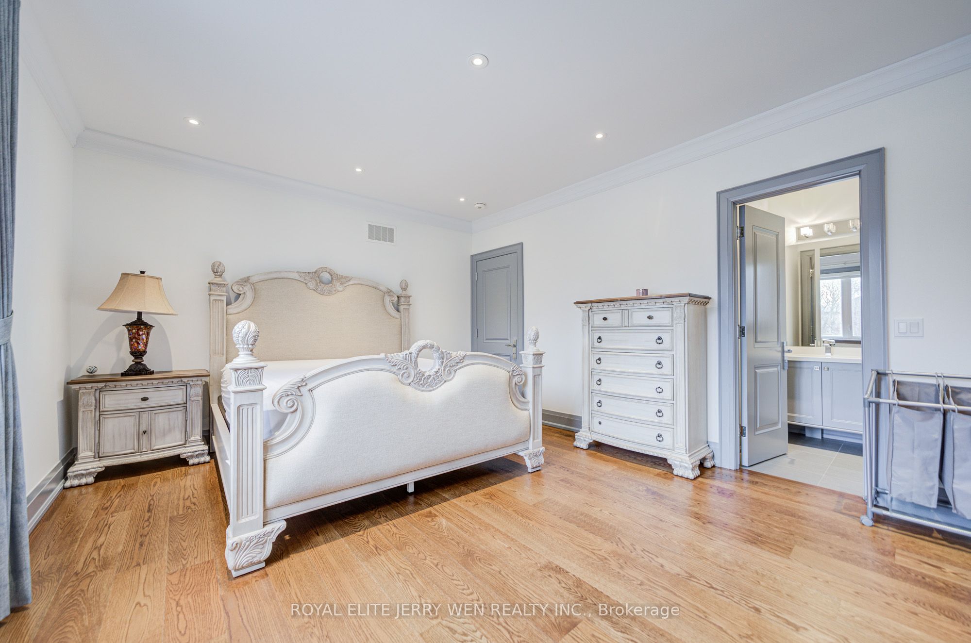 300 Upper Highland Crescent Property Photo 31