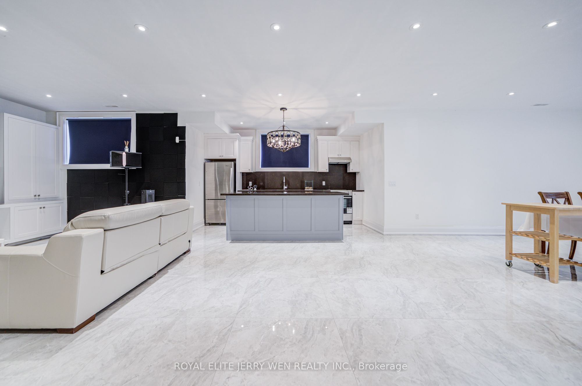 300 Upper Highland Crescent Property Photo 35