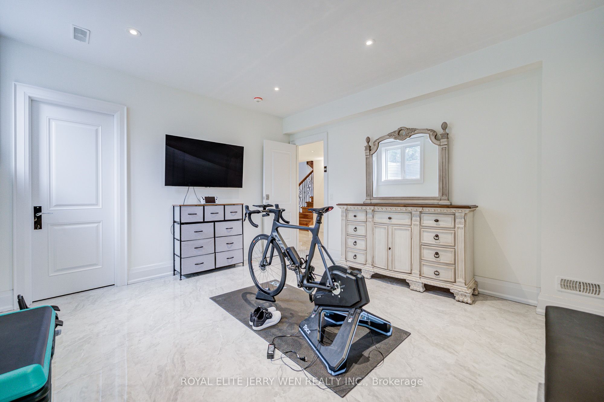 300 Upper Highland Crescent Property Photo 41
