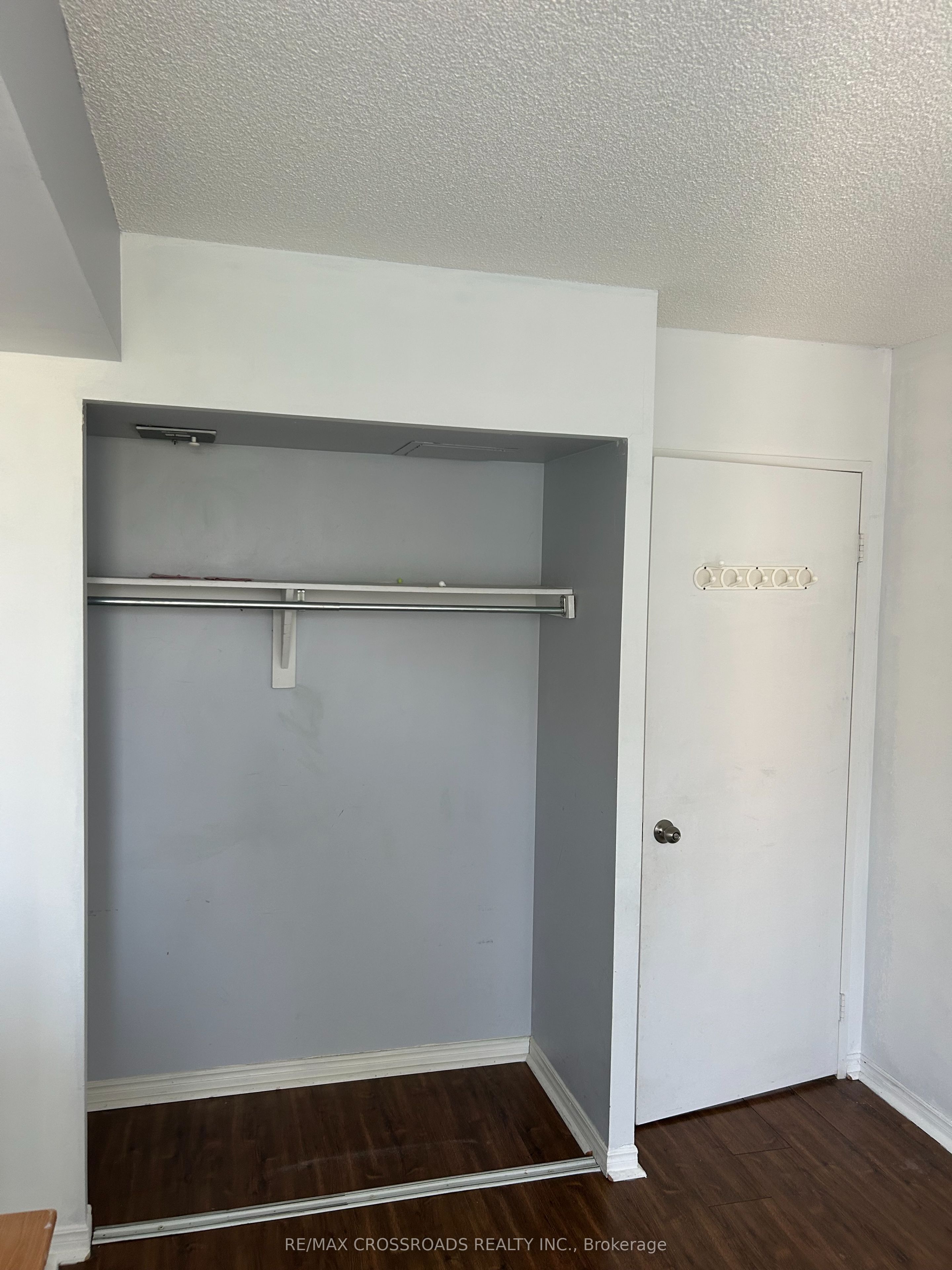 91 Townsgate Drive 1012 Property Photo 2