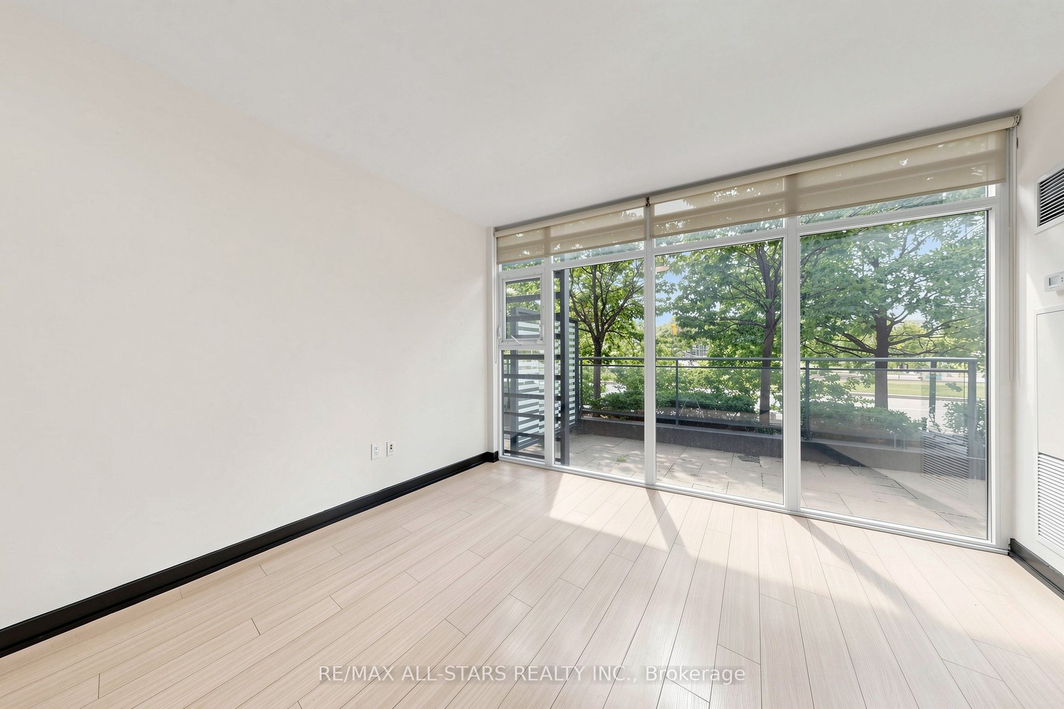 110 Fort York Boulevard Property Photo 6