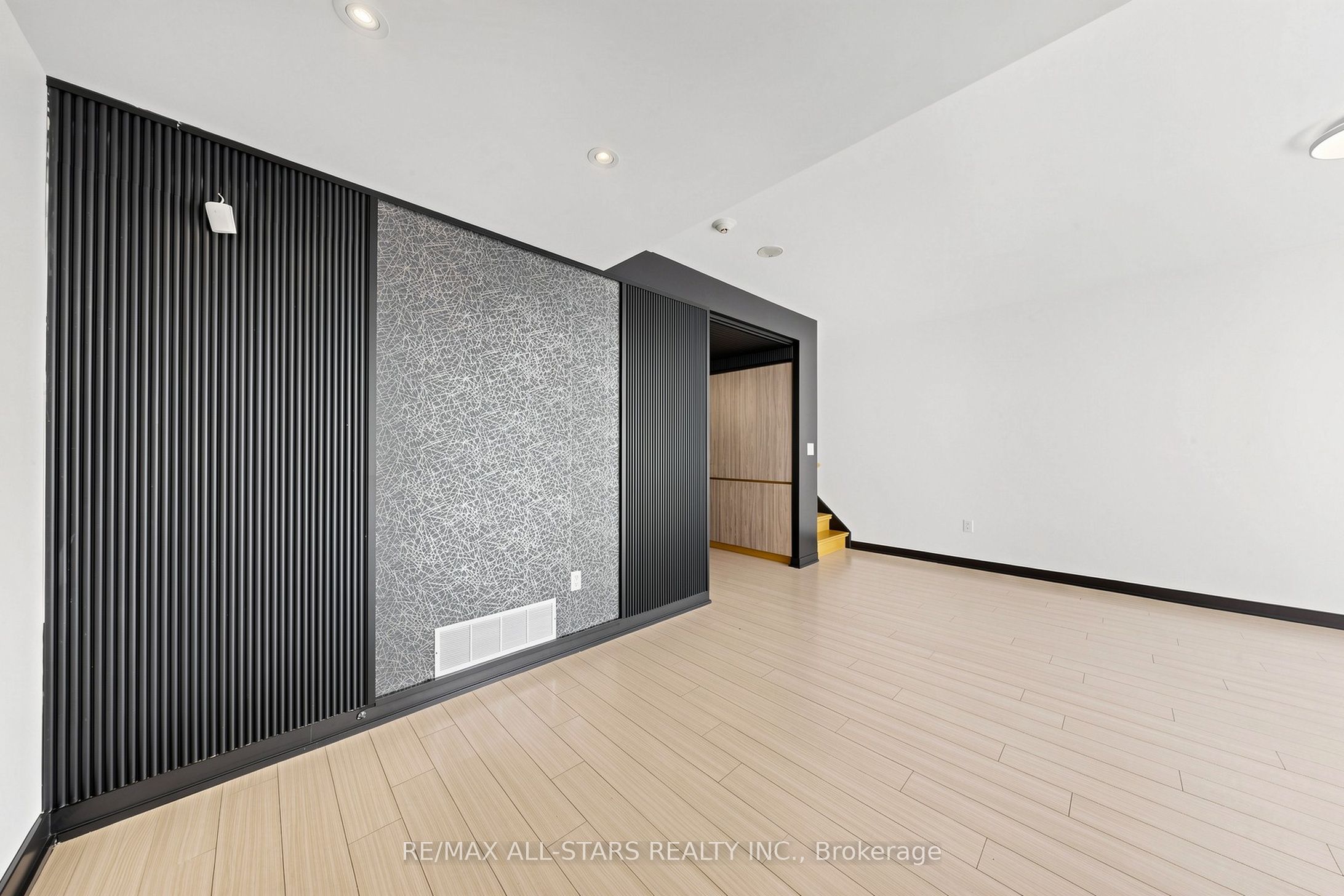110 Fort York Boulevard Property Photo 10