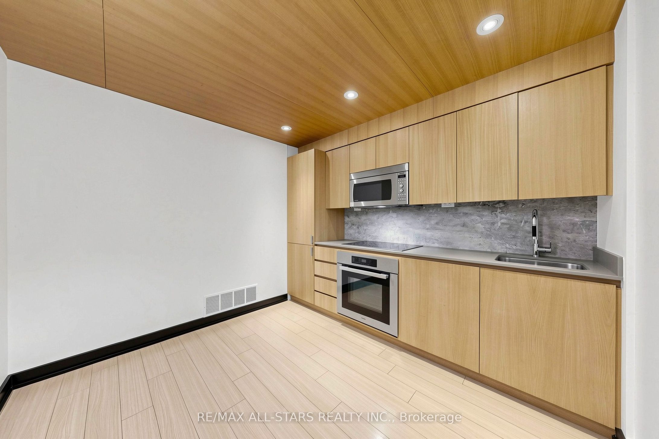 110 Fort York Boulevard Property Photo 13