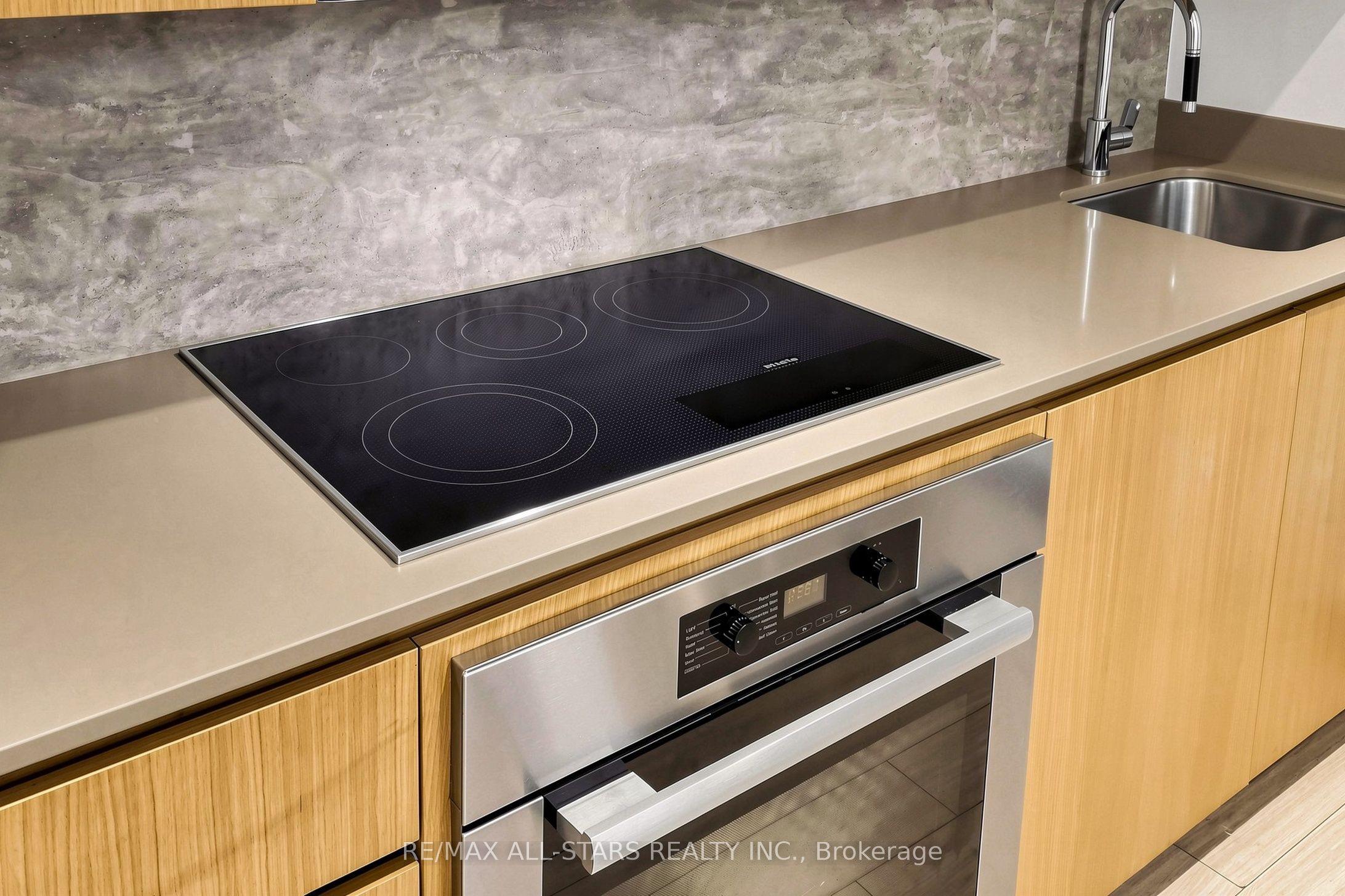 110 Fort York Boulevard Property Photo 17