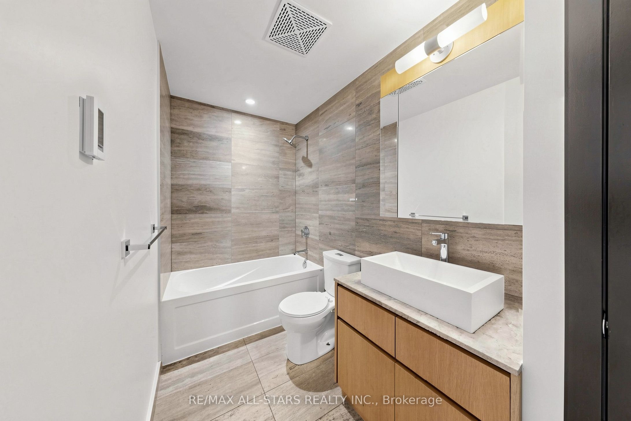 110 Fort York Boulevard Property Photo 18