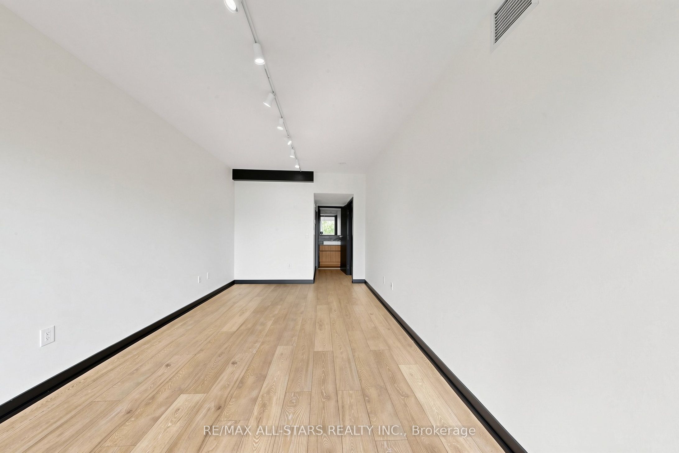 110 Fort York Boulevard Property Photo 22