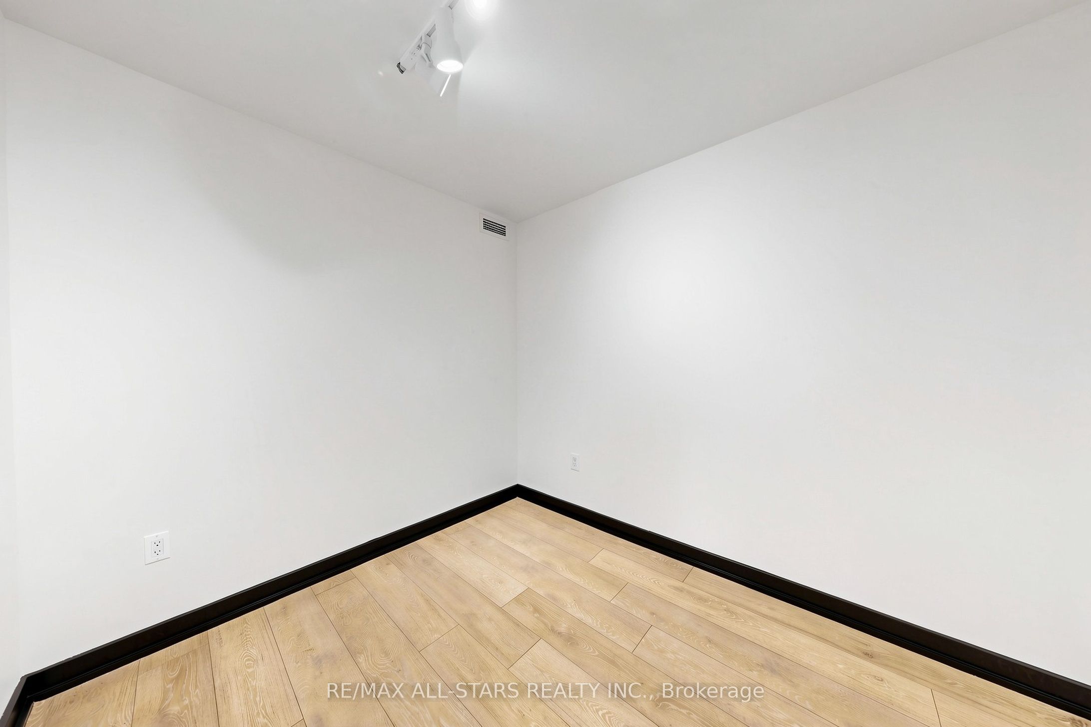 110 Fort York Boulevard Property Photo 26