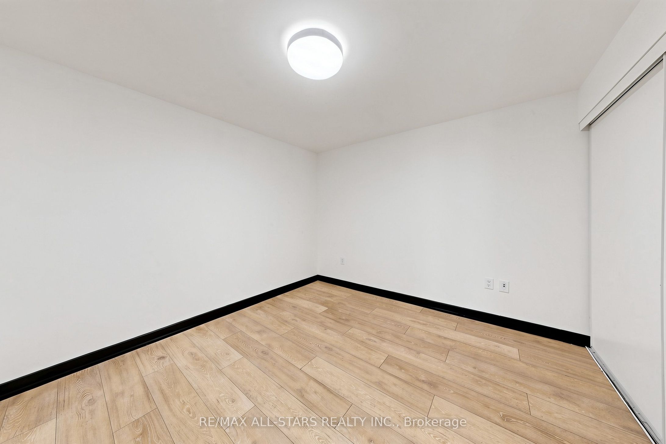 110 Fort York Boulevard Property Photo 27