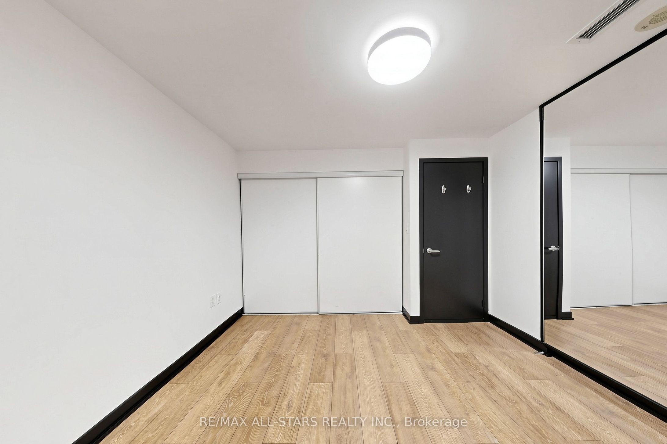 110 Fort York Boulevard Property Photo 28