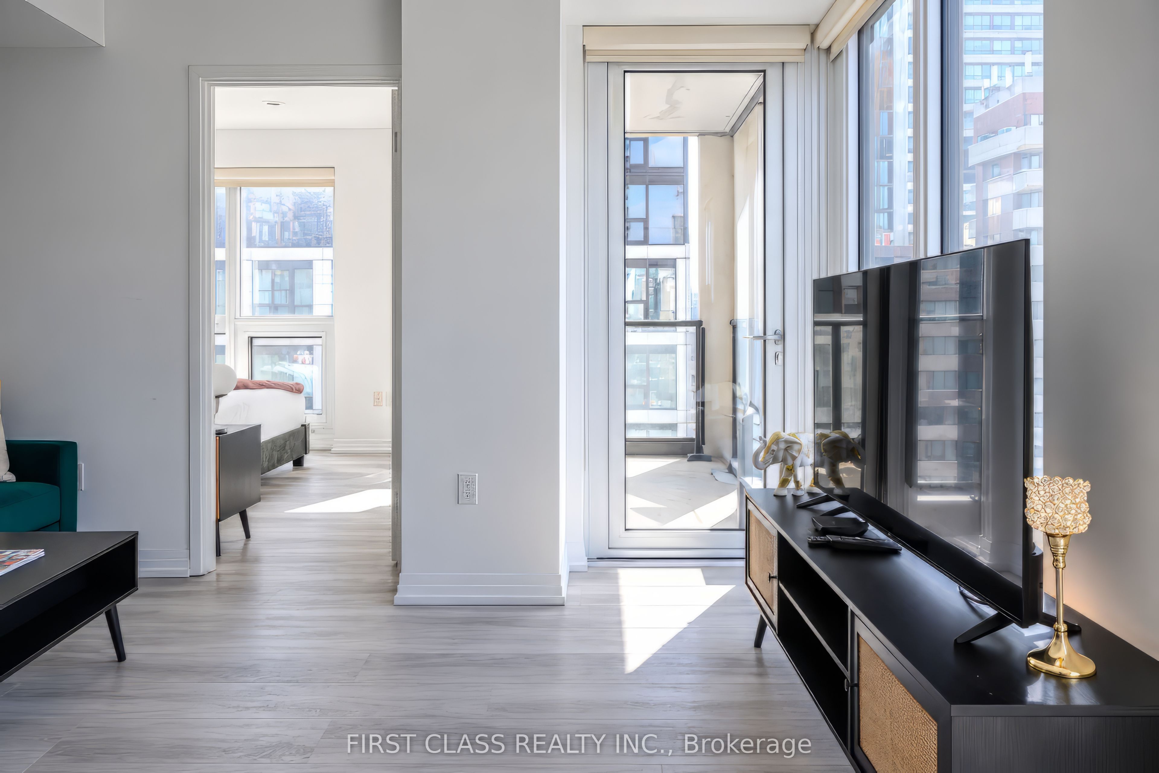 251 Jarvis Street 826 Property Photo 8