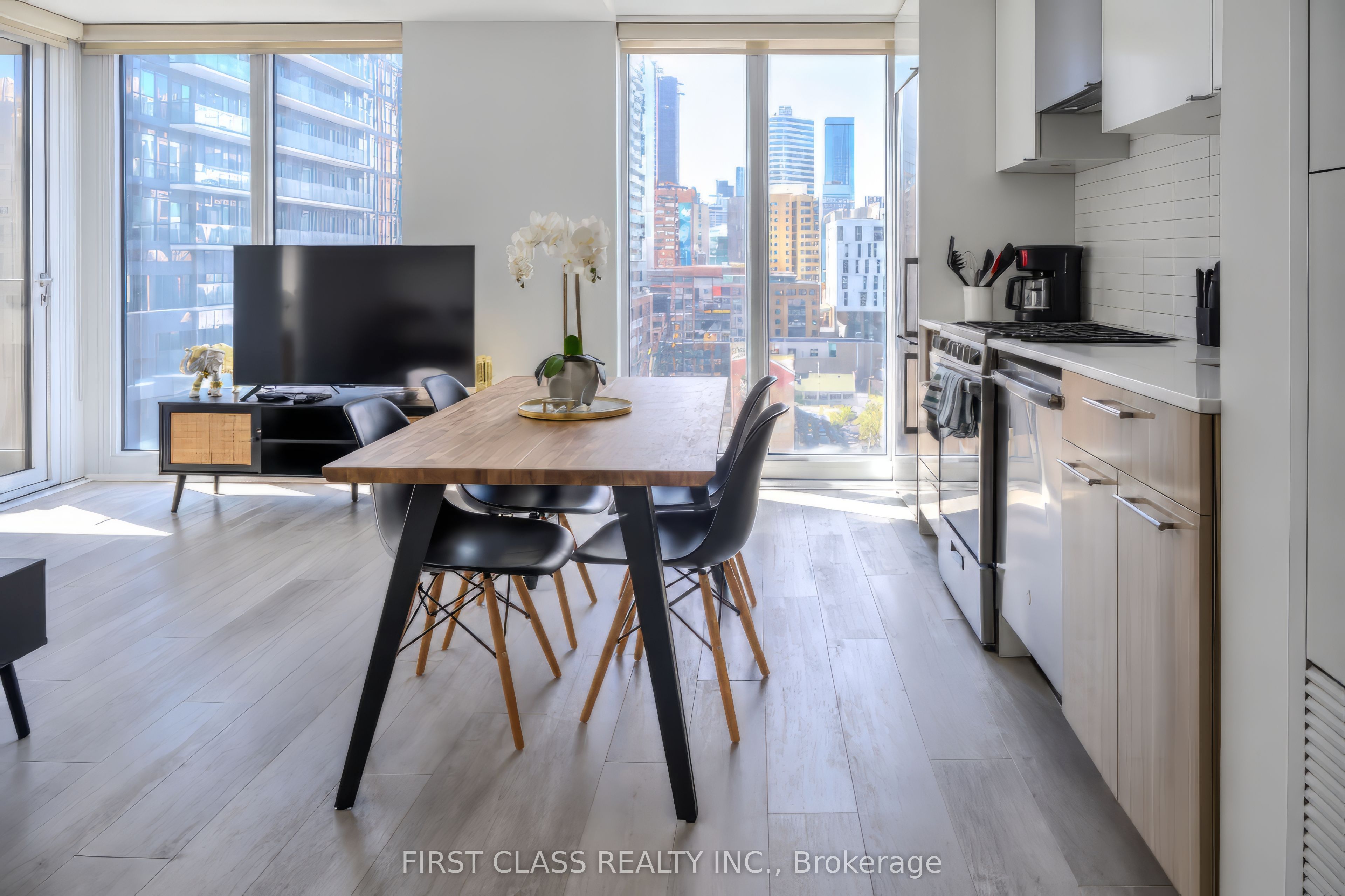 251 Jarvis Street 826 Property Photo 10