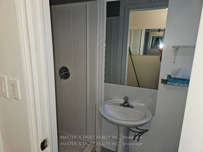 69 Grove Park Crescent Property Photo 2