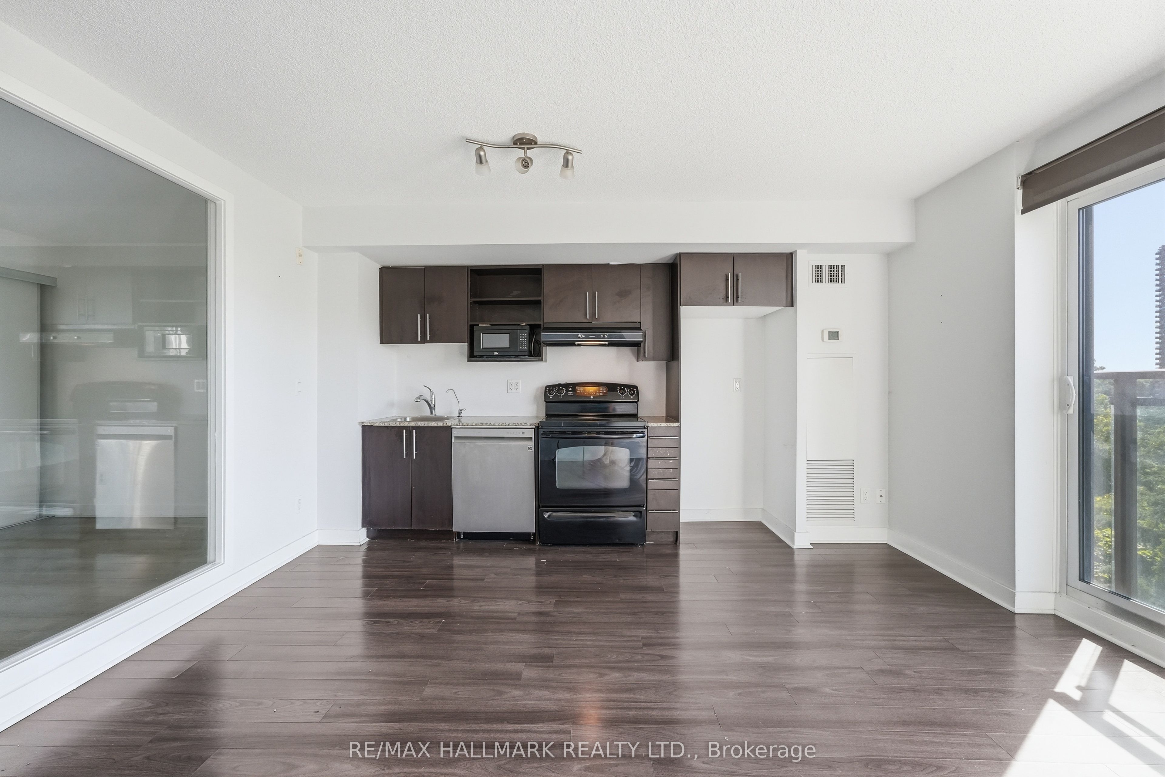 120 Dallimore Circle 417 Property Photo 6