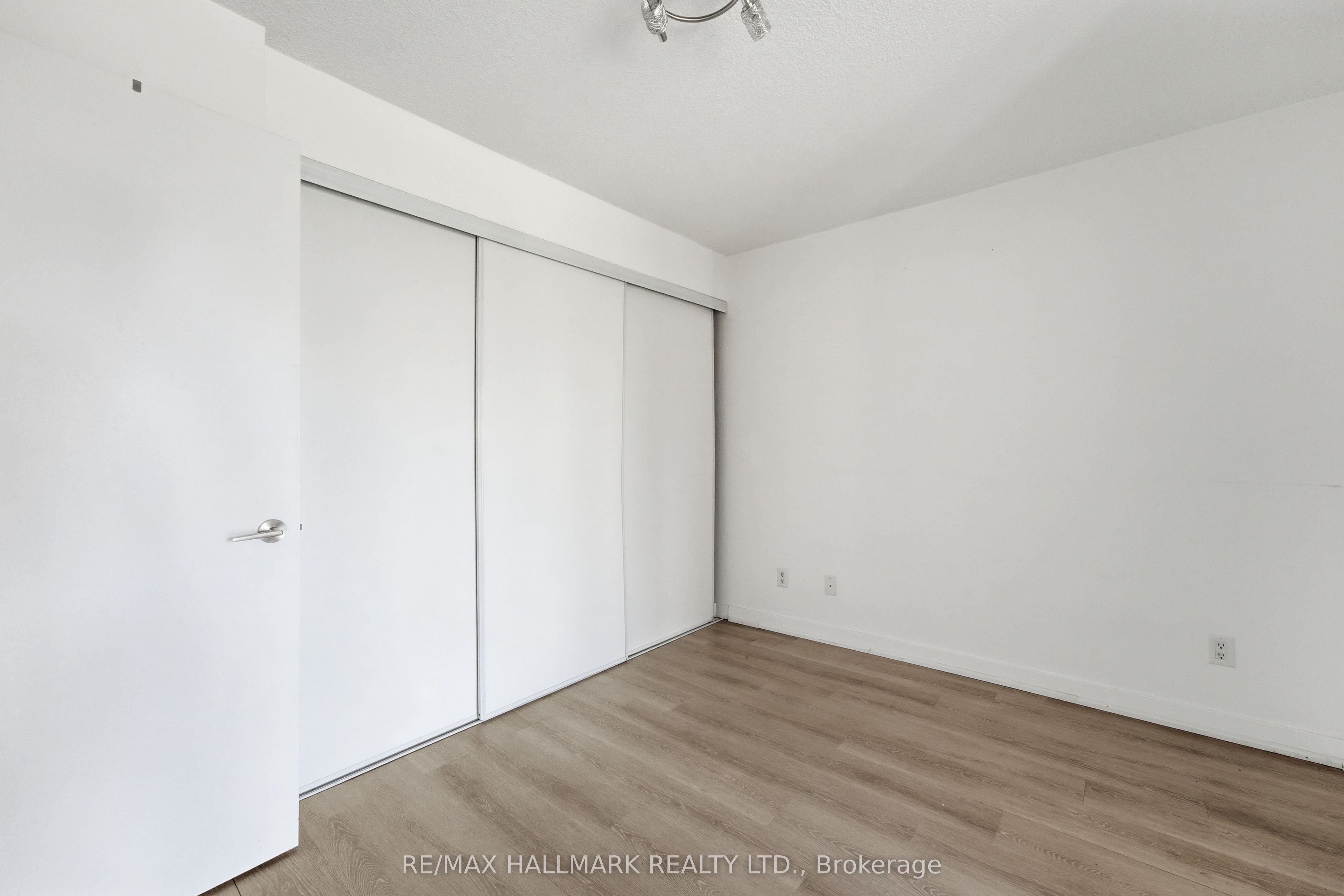 120 Dallimore Circle 417 Property Photo 10