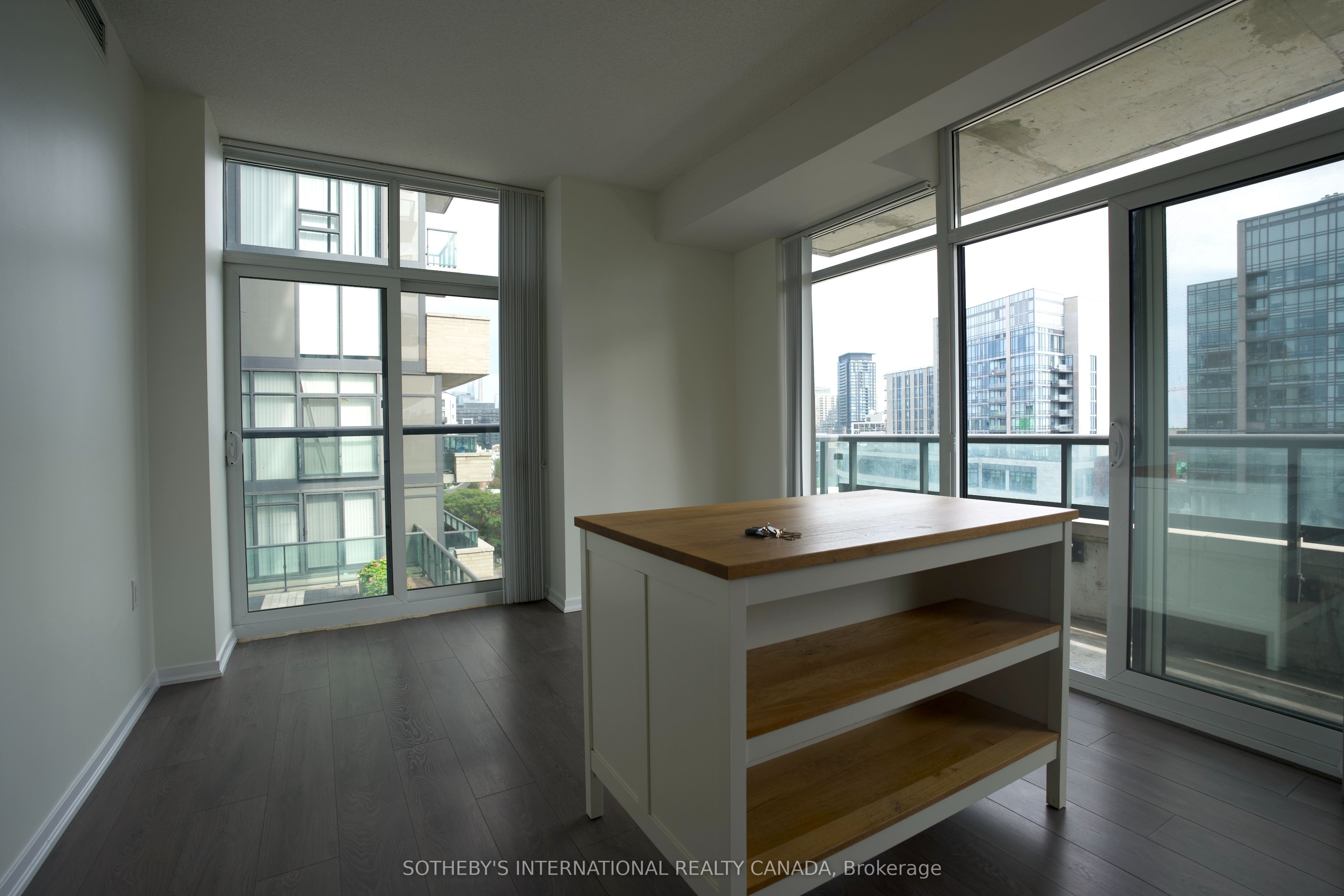 36 Lisgar Street 815 Property Photo 5