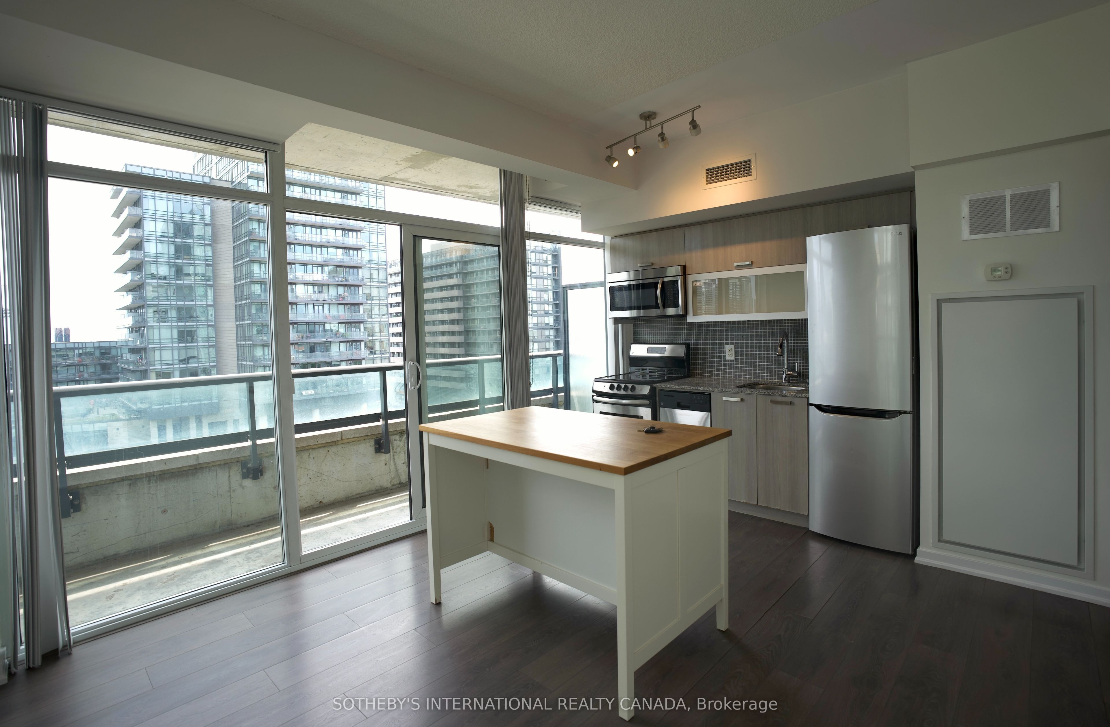 36 Lisgar Street 815 Property Photo 6