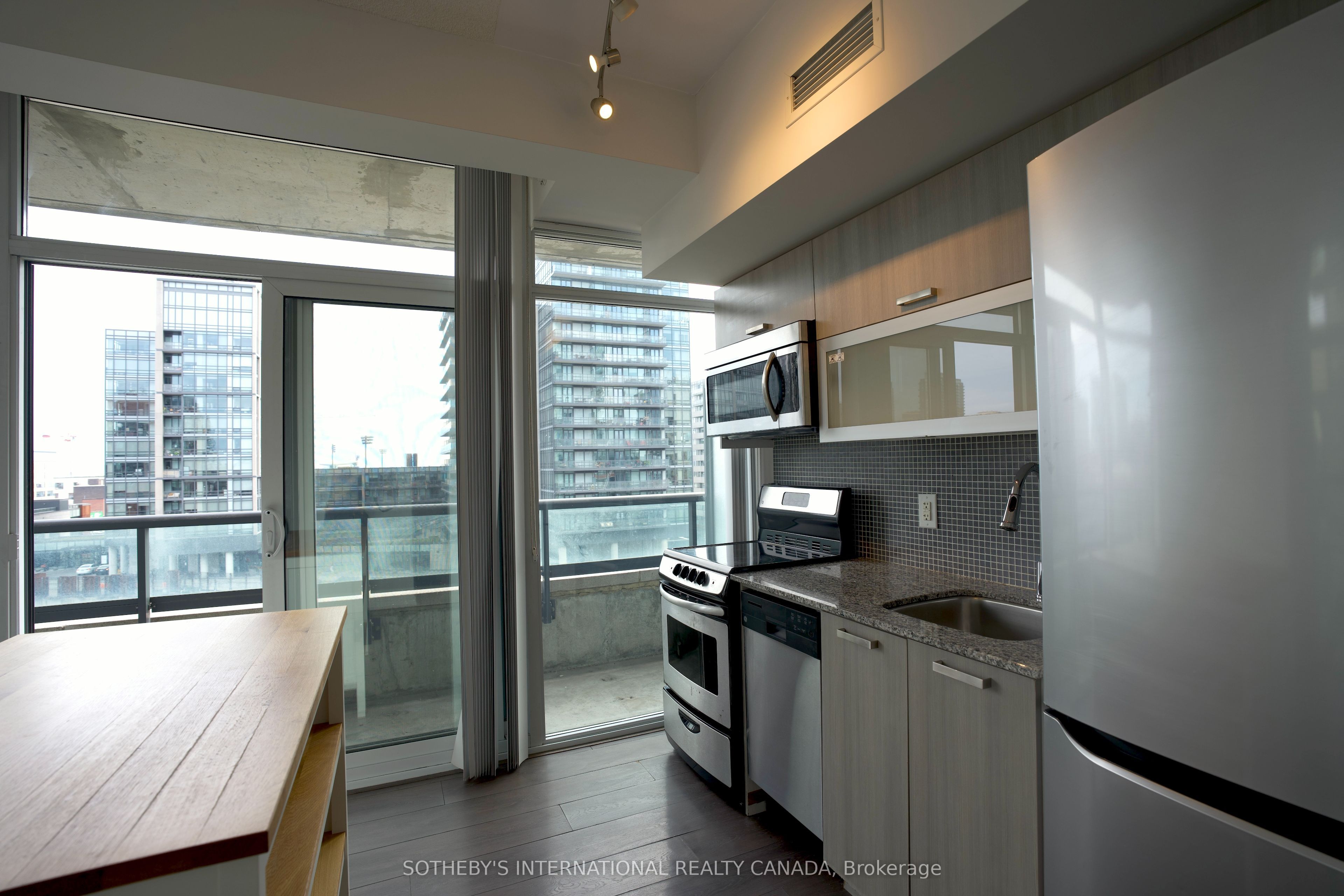36 Lisgar Street 815 Property Photo 7