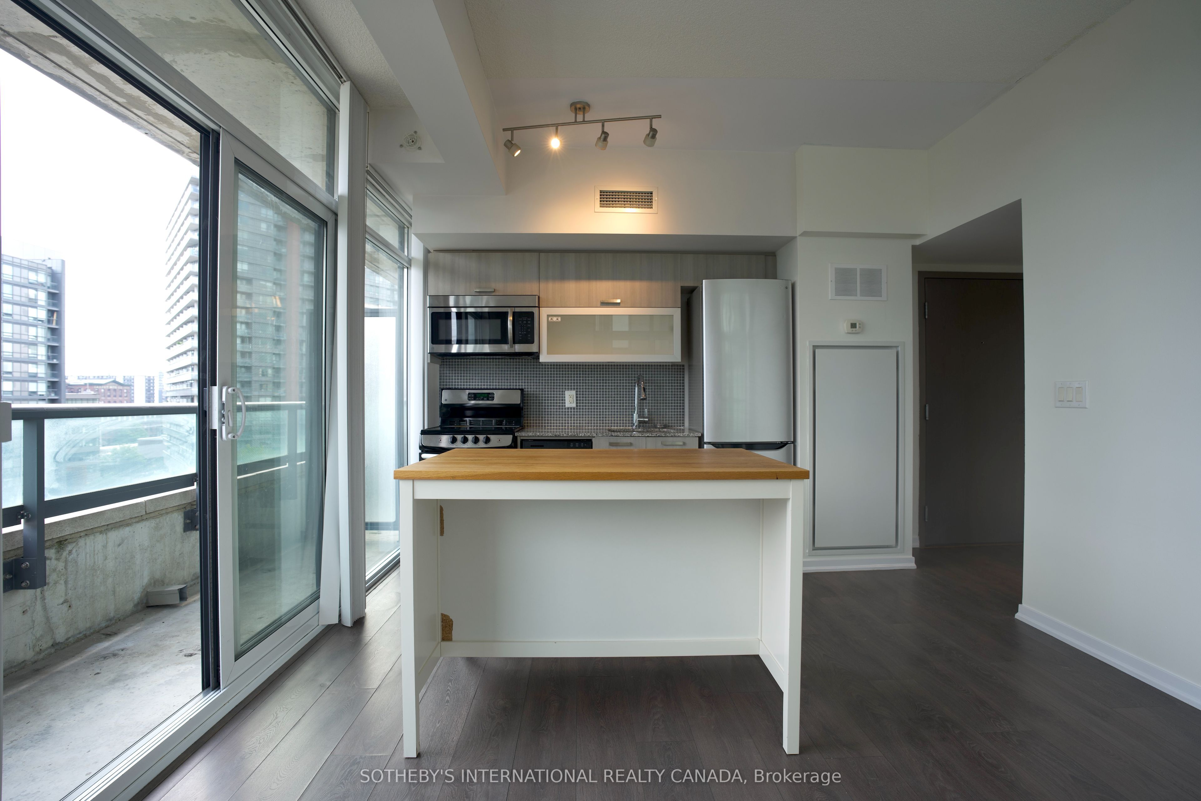 36 Lisgar Street 815 Property Photo 9