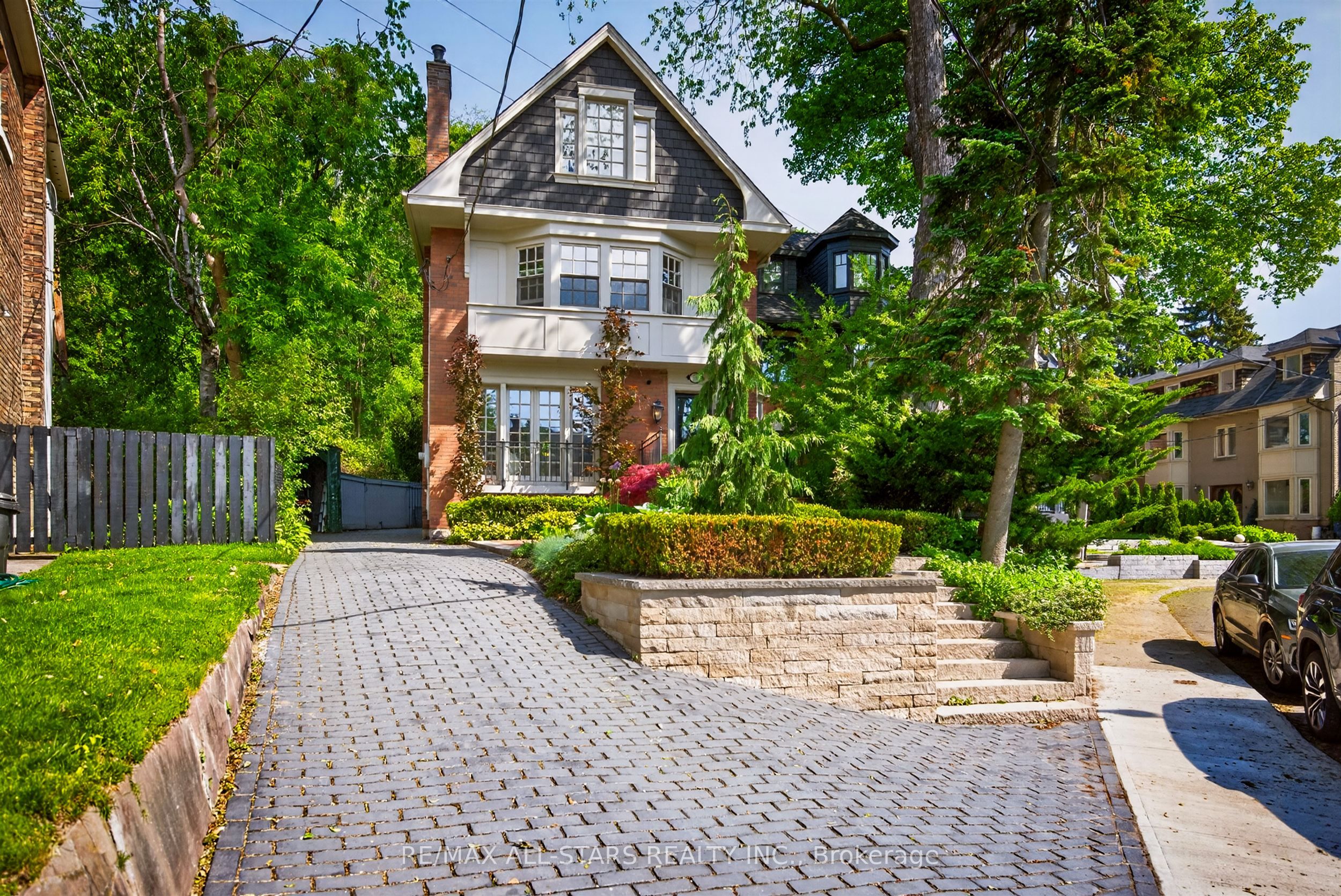 30 Edgewood Crescent