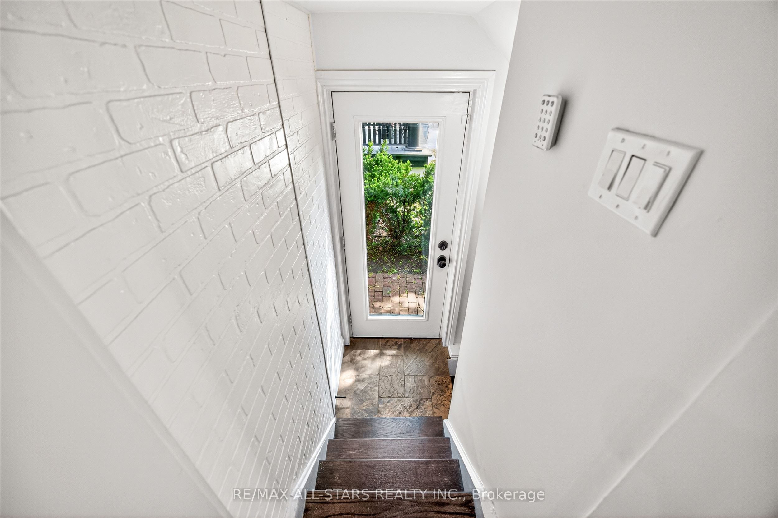 30 Edgewood Crescent Property Photo 38