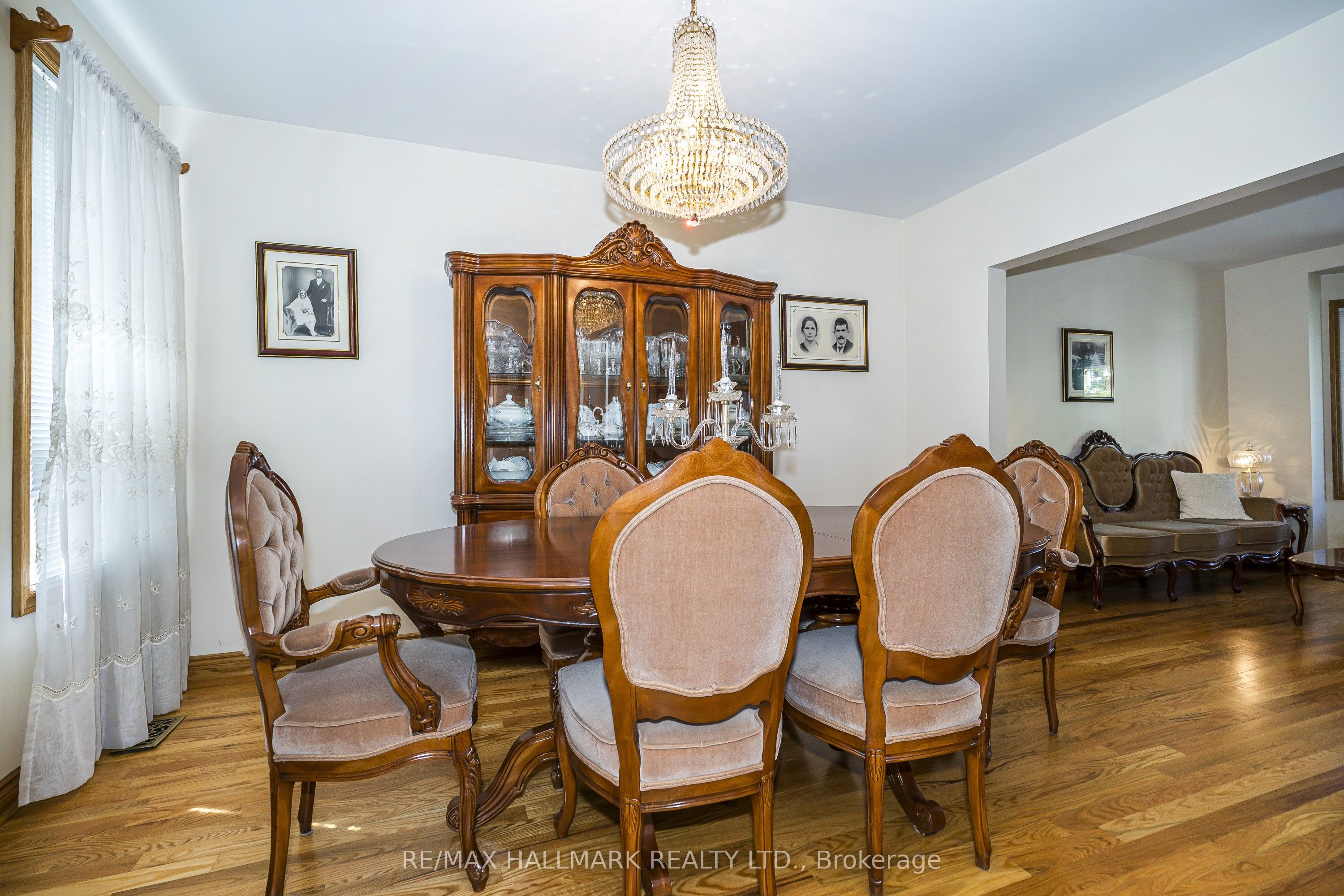 47 Montrose Avenue Property Photo 2