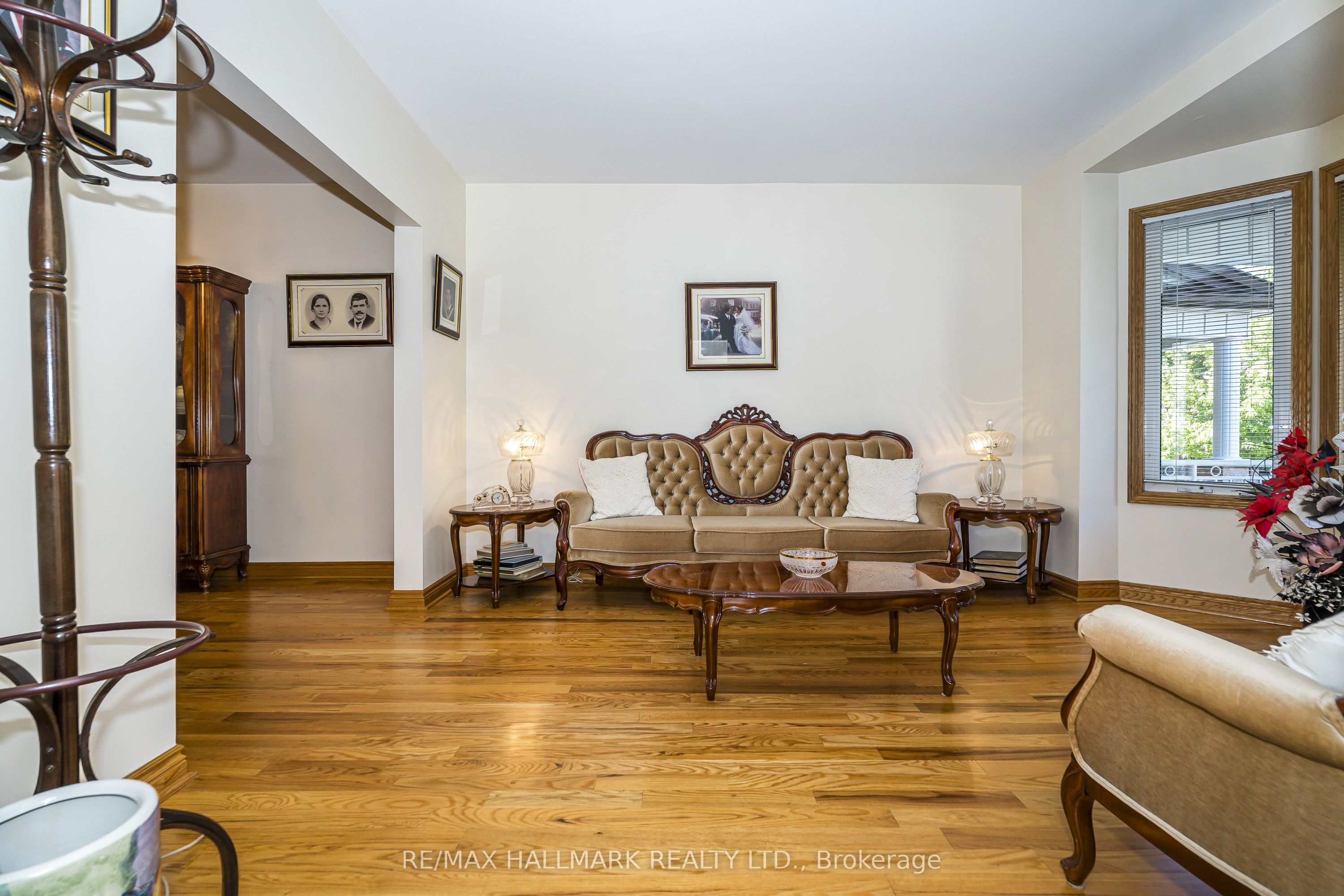 47 Montrose Avenue Property Photo 4