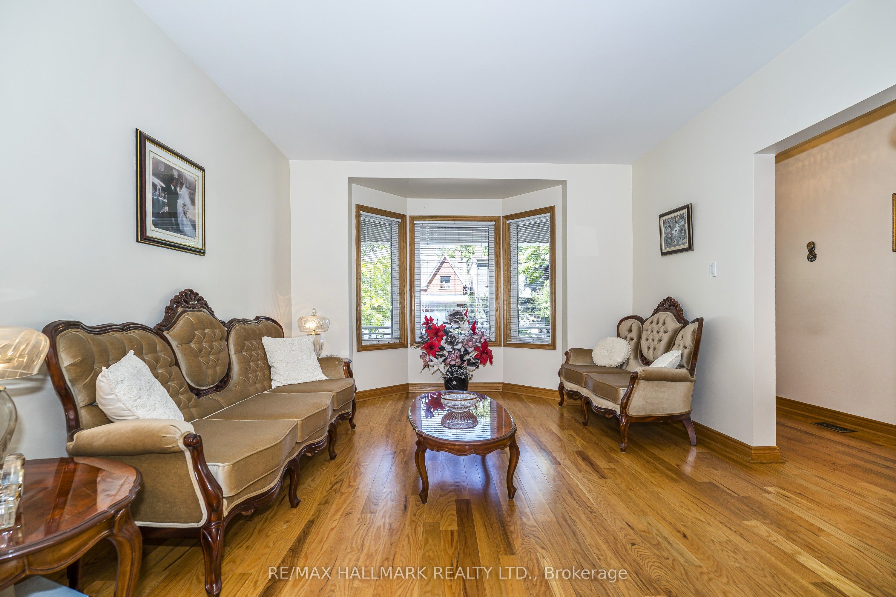 47 Montrose Avenue Property Photo 5