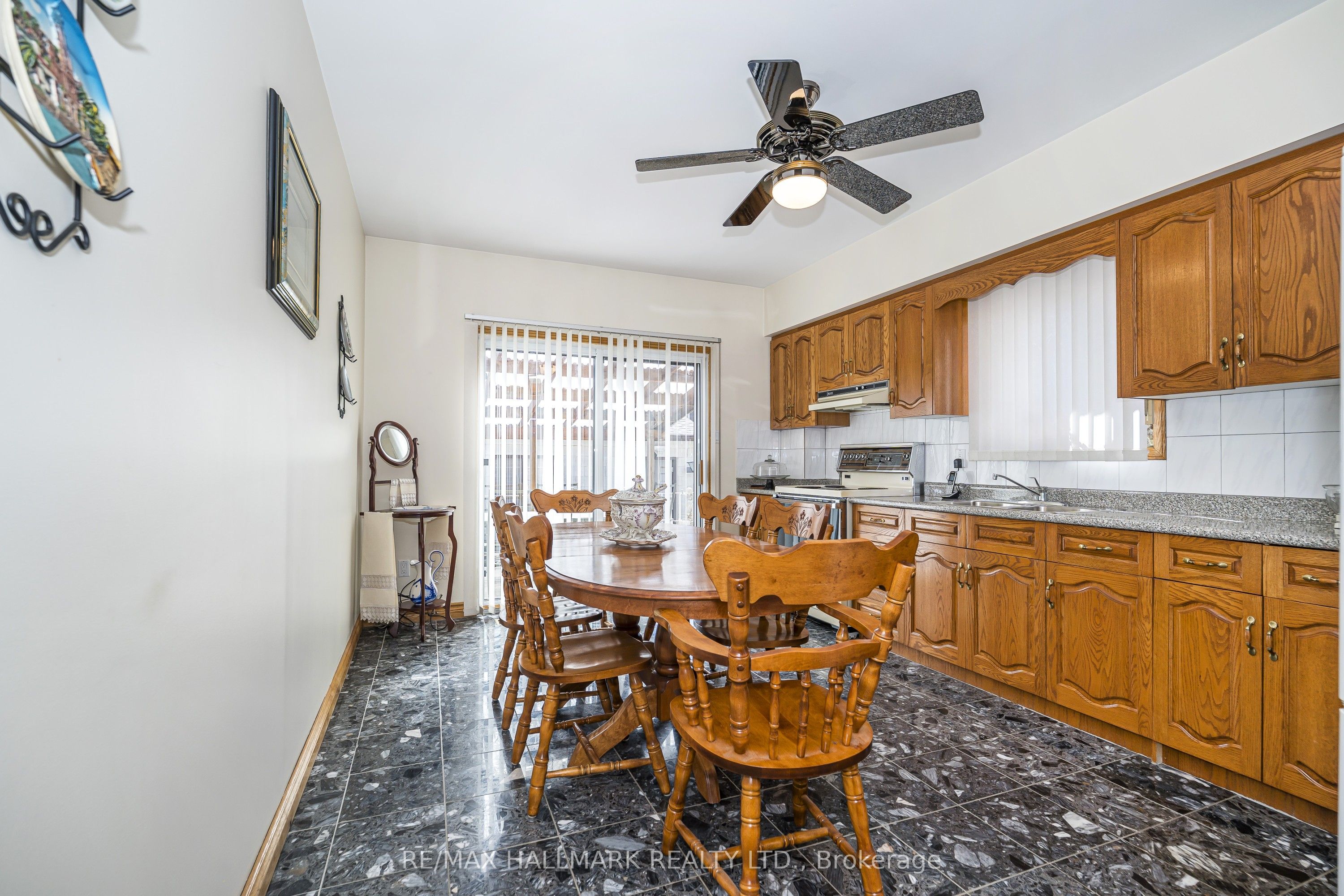 47 Montrose Avenue Property Photo 9
