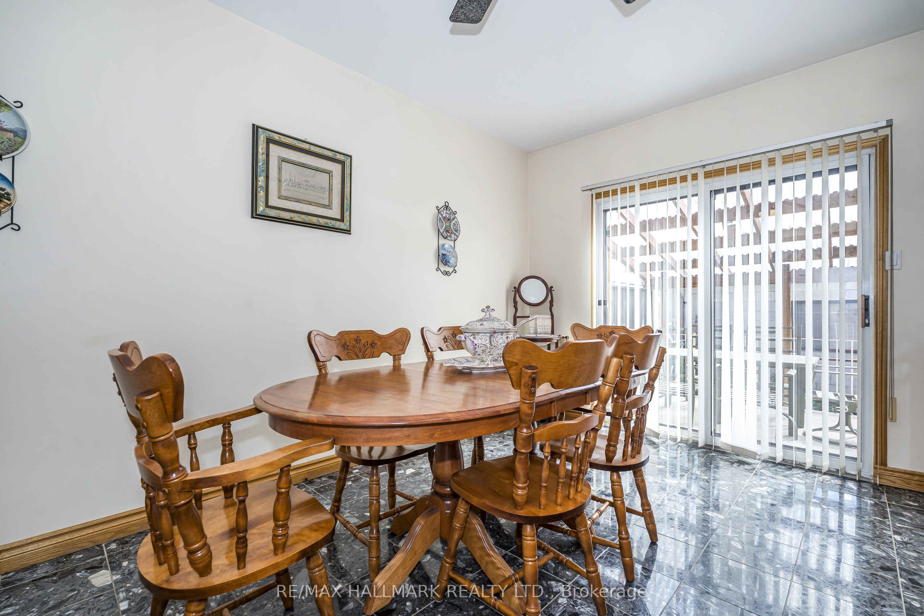 47 Montrose Avenue Property Photo 10
