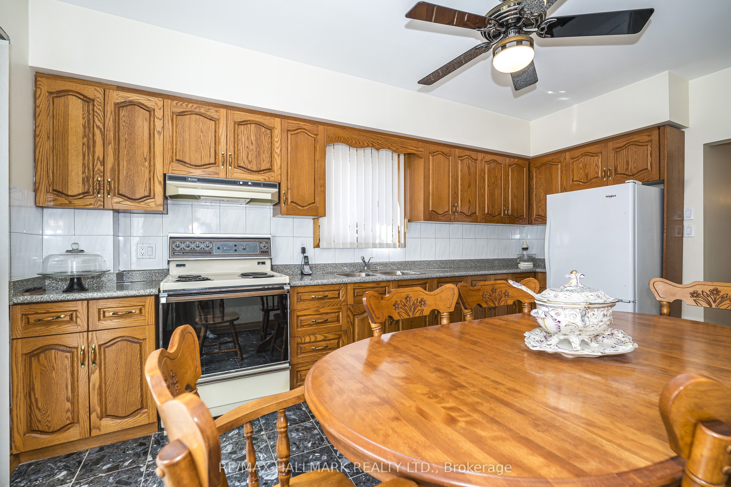 47 Montrose Avenue Property Photo 12