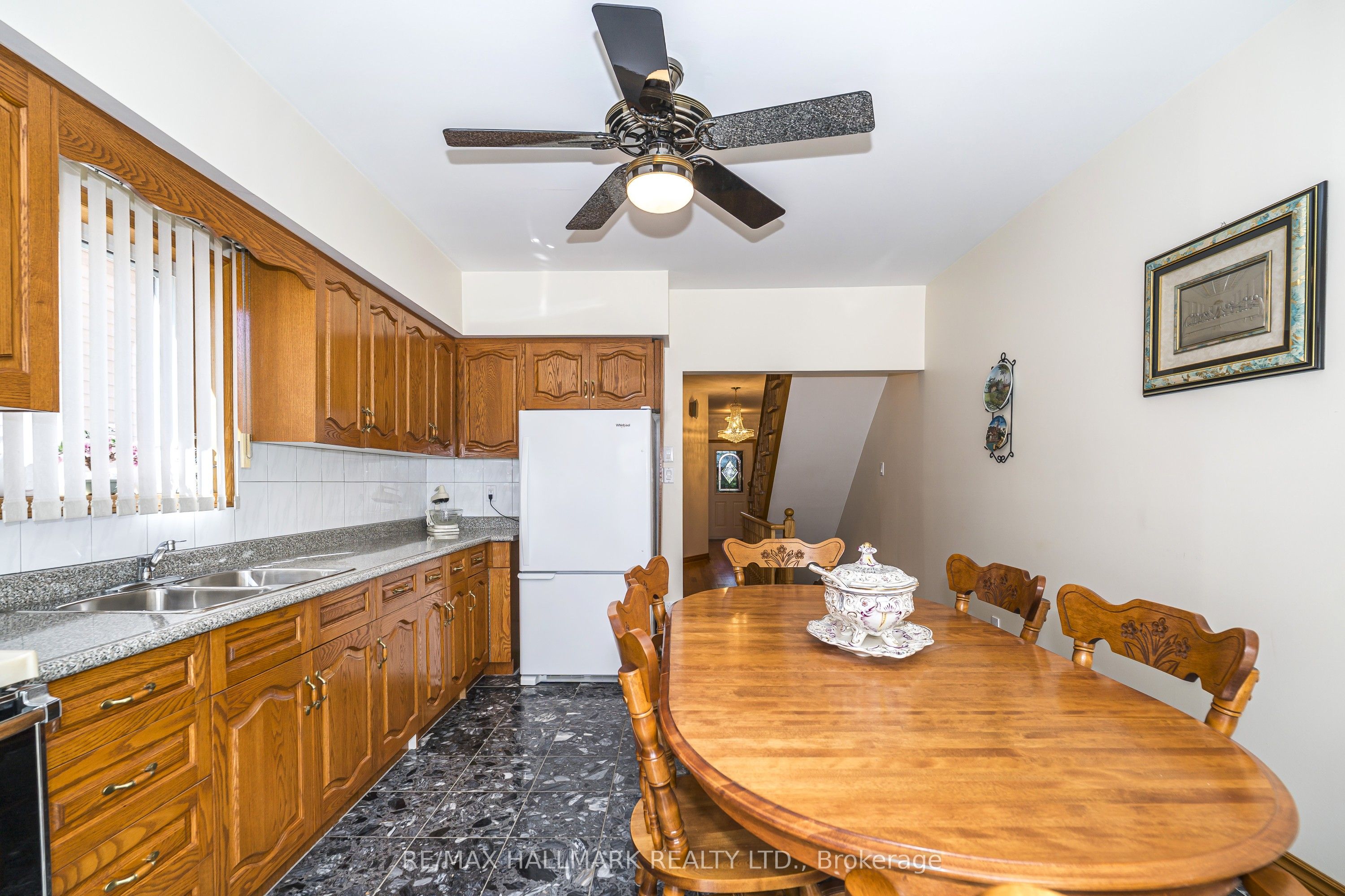 47 Montrose Avenue Property Photo 13