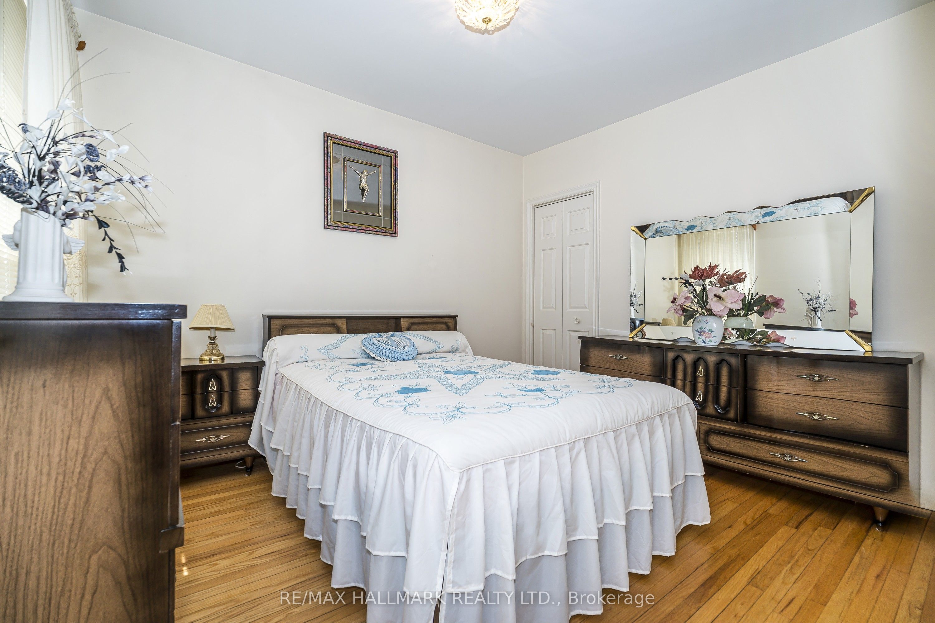 47 Montrose Avenue Property Photo 17