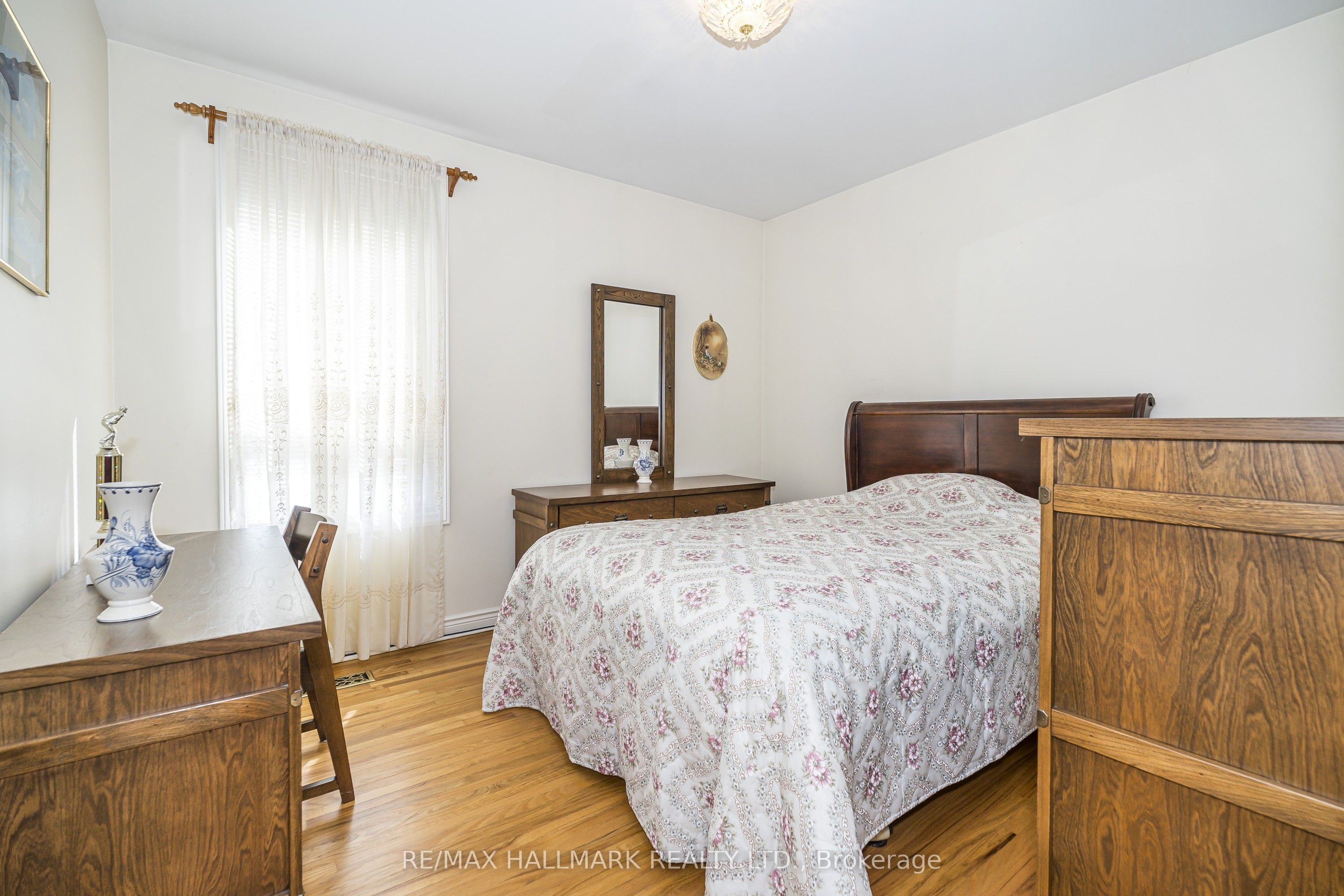 47 Montrose Avenue Property Photo 18
