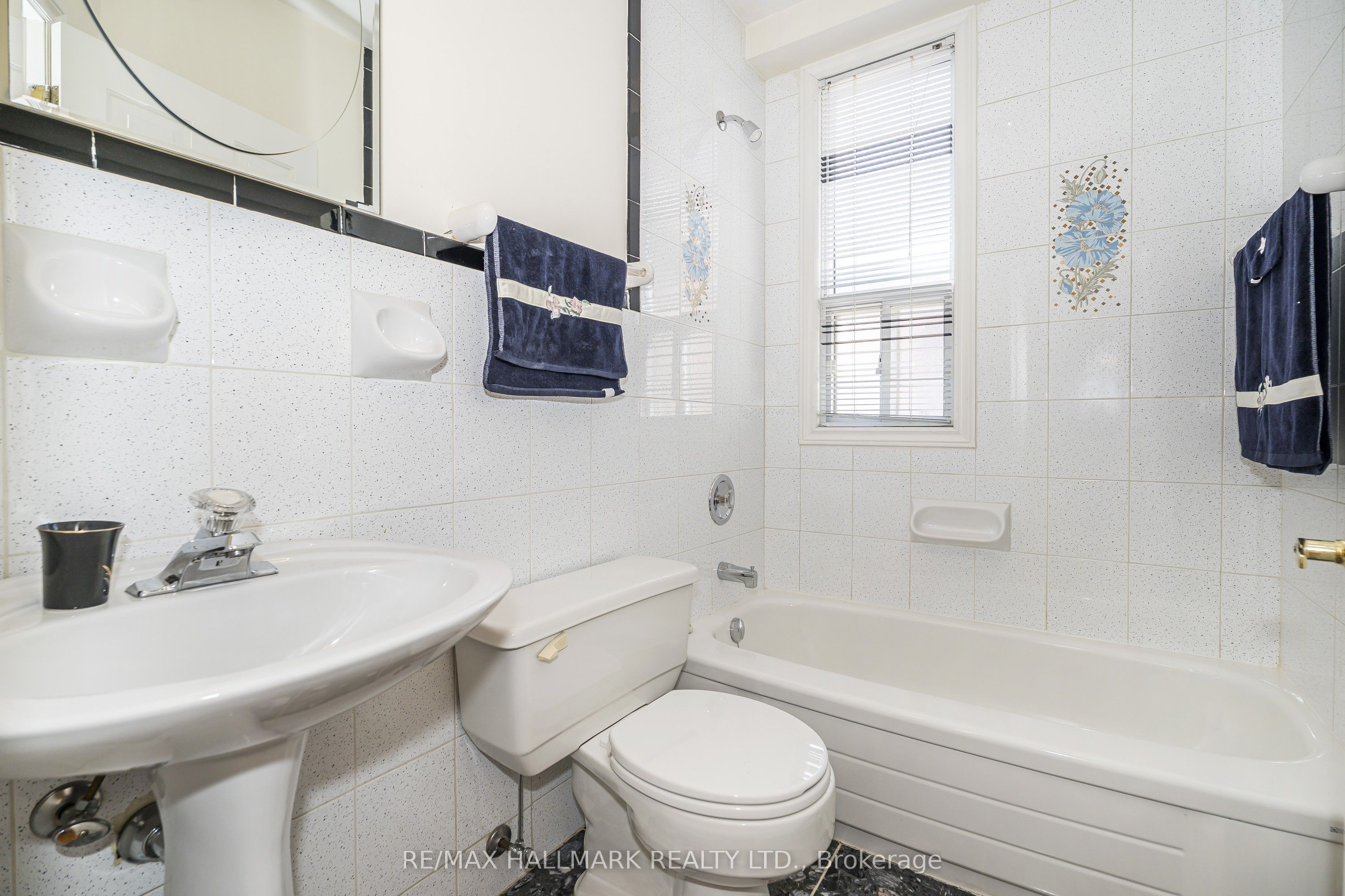 47 Montrose Avenue Property Photo 20