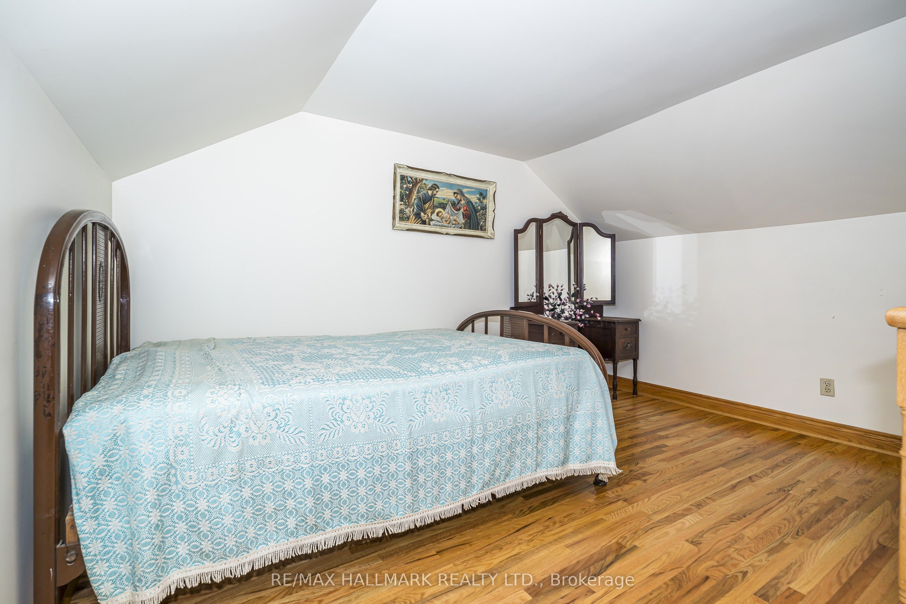 47 Montrose Avenue Property Photo 25