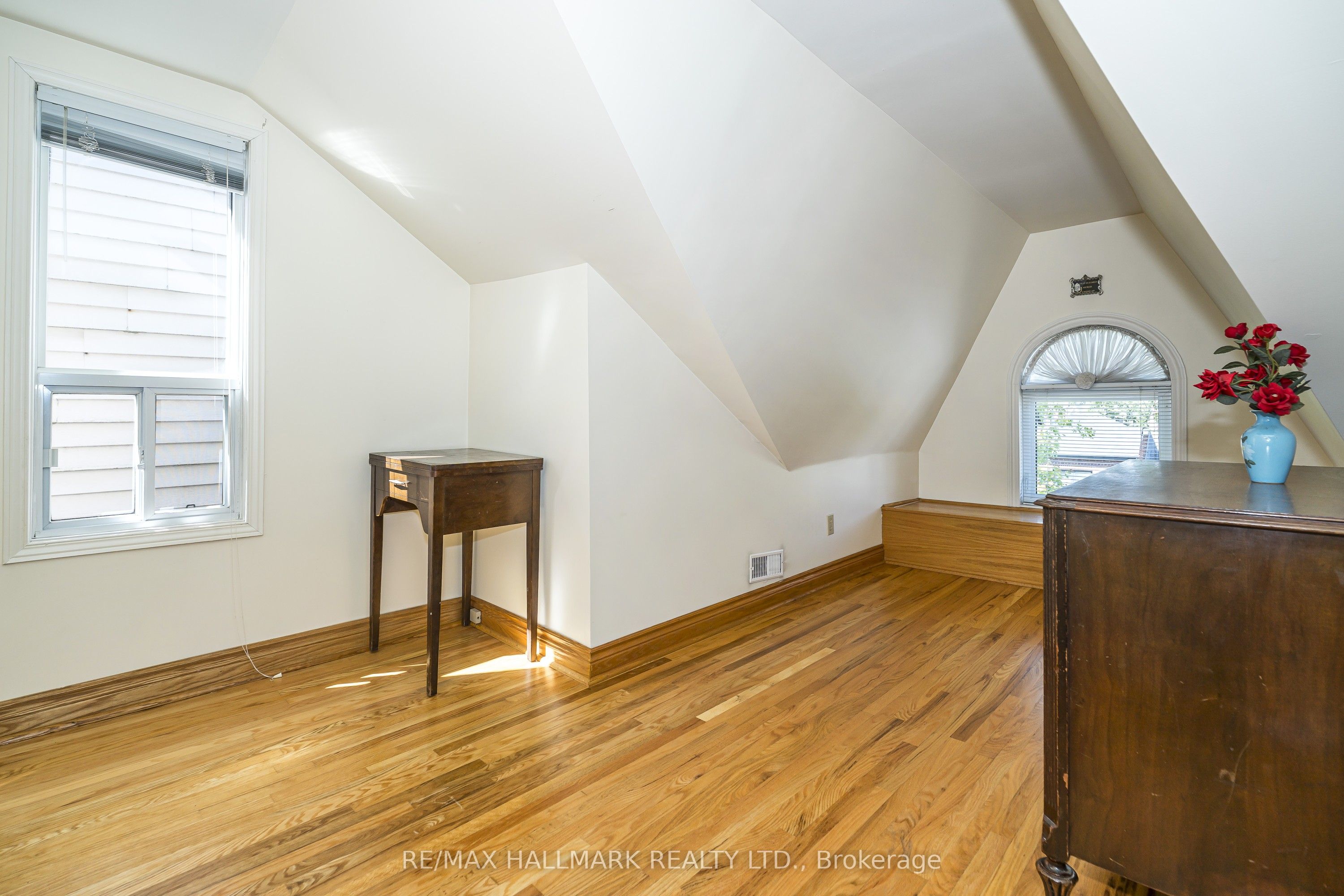 47 Montrose Avenue Property Photo 26