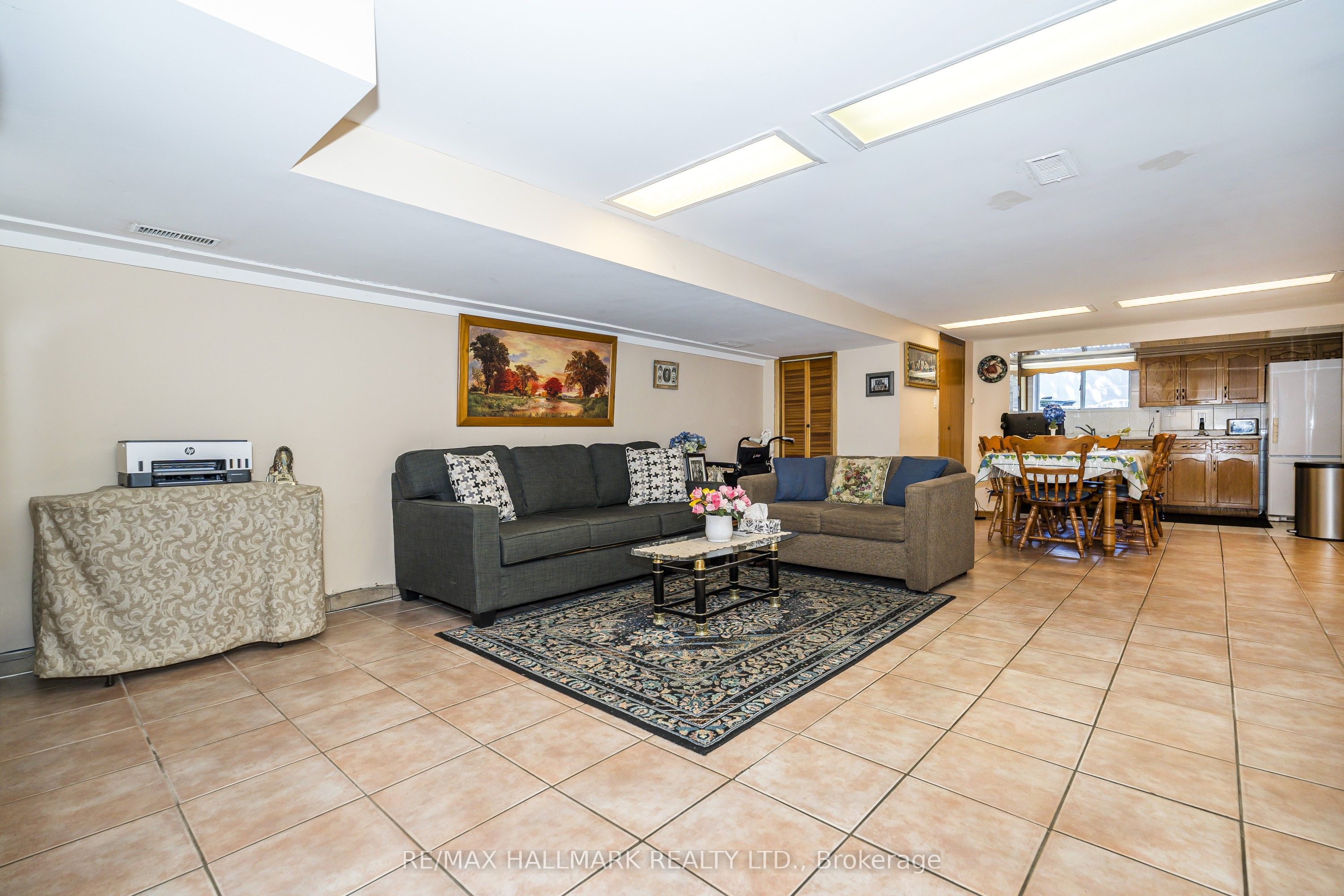 47 Montrose Avenue Property Photo 28