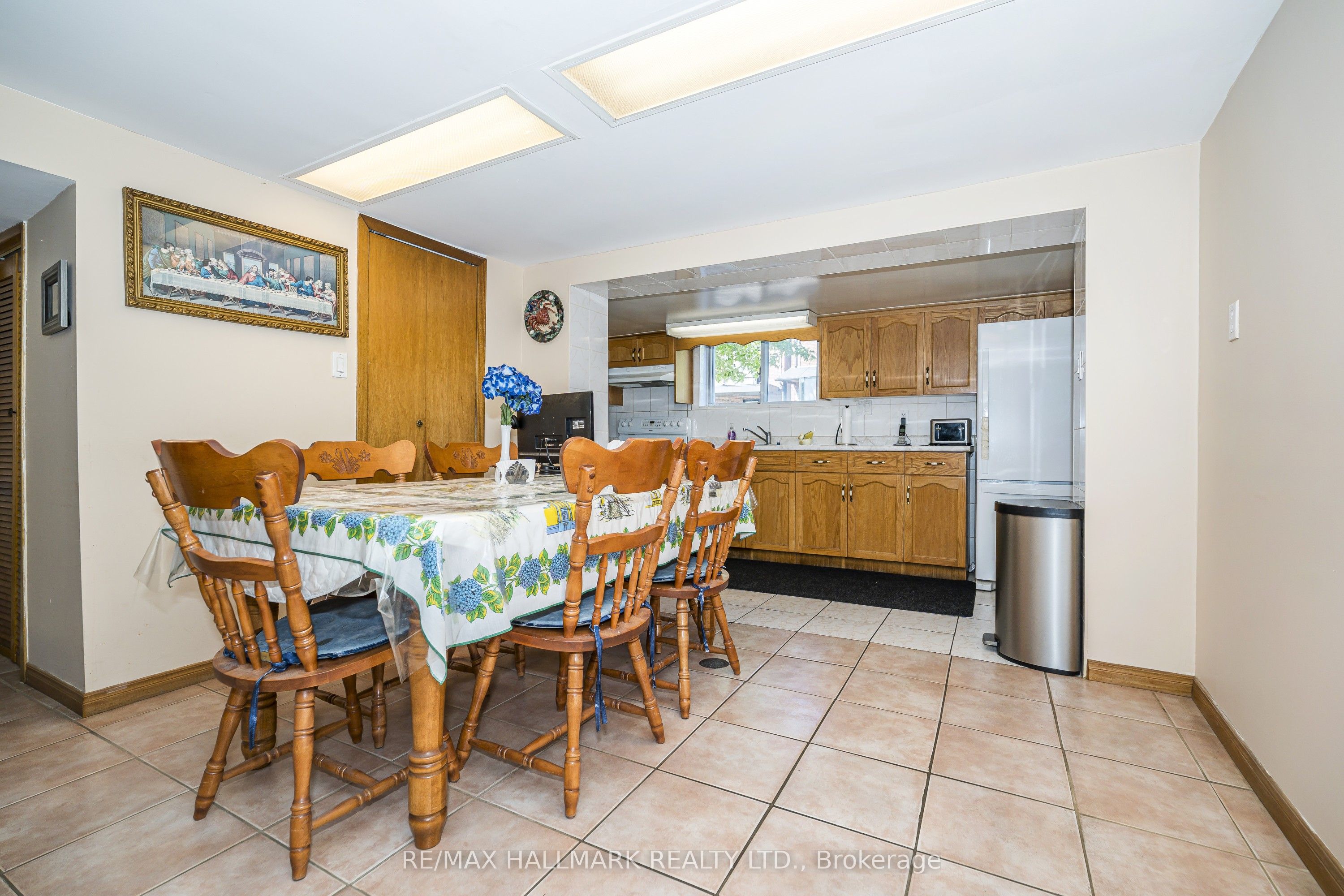 47 Montrose Avenue Property Photo 29