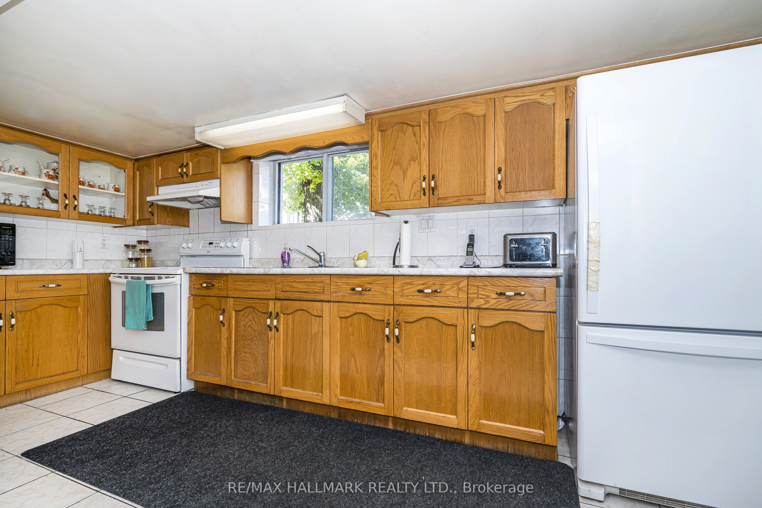 47 Montrose Avenue Property Photo 30