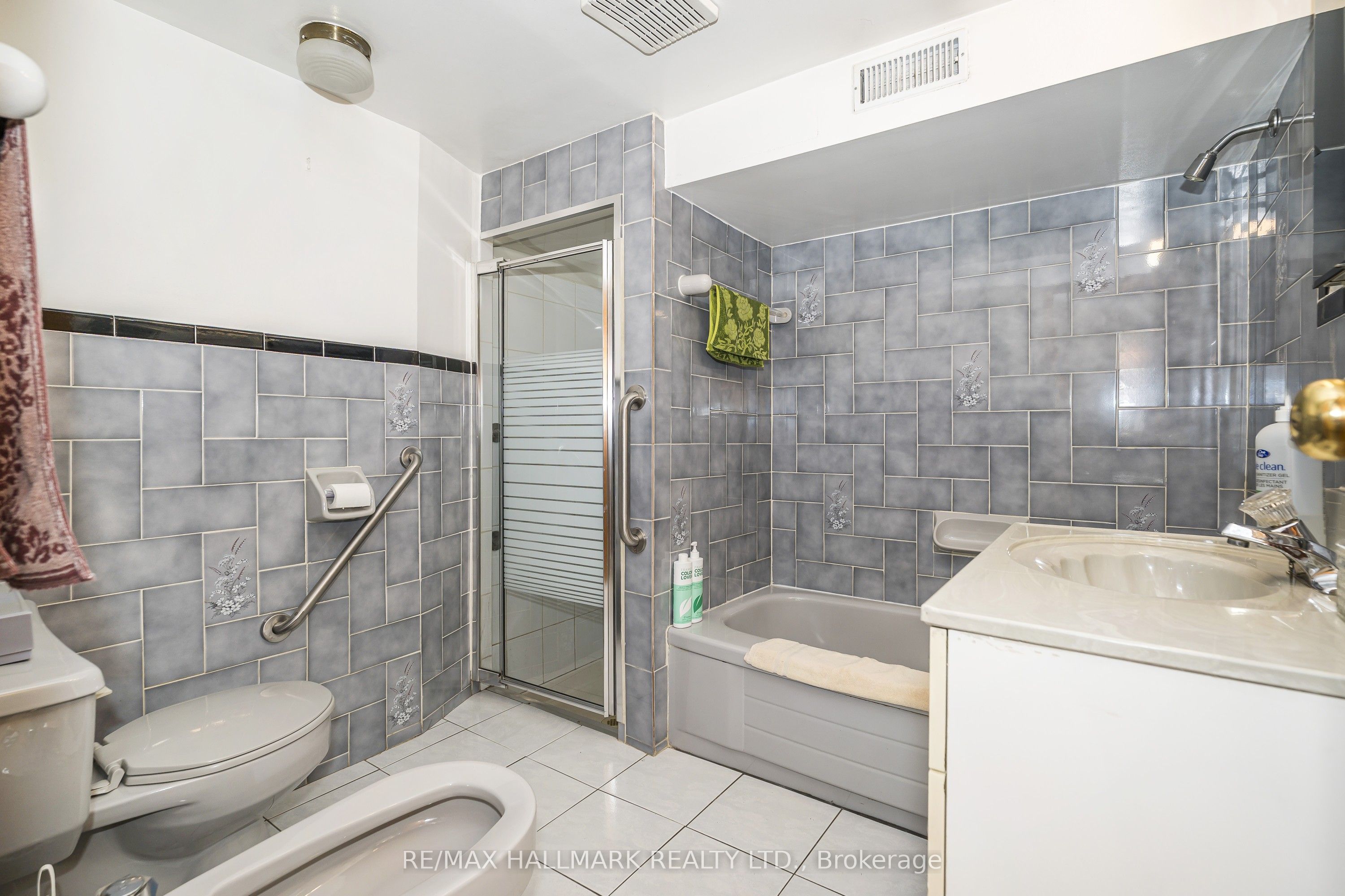 47 Montrose Avenue Property Photo 31
