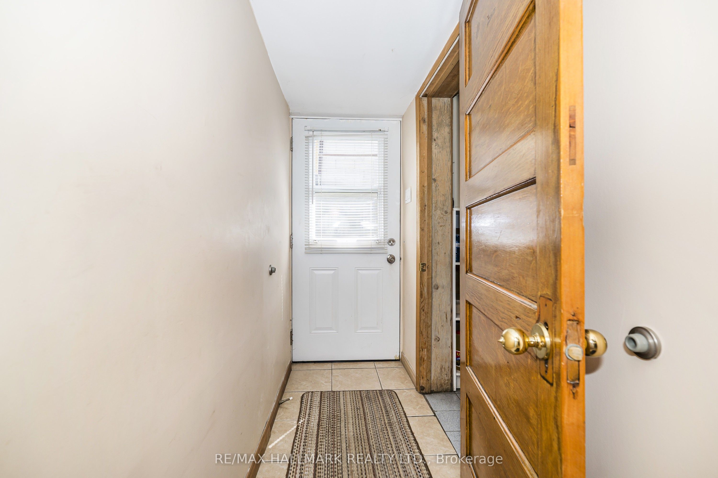 47 Montrose Avenue Property Photo 33