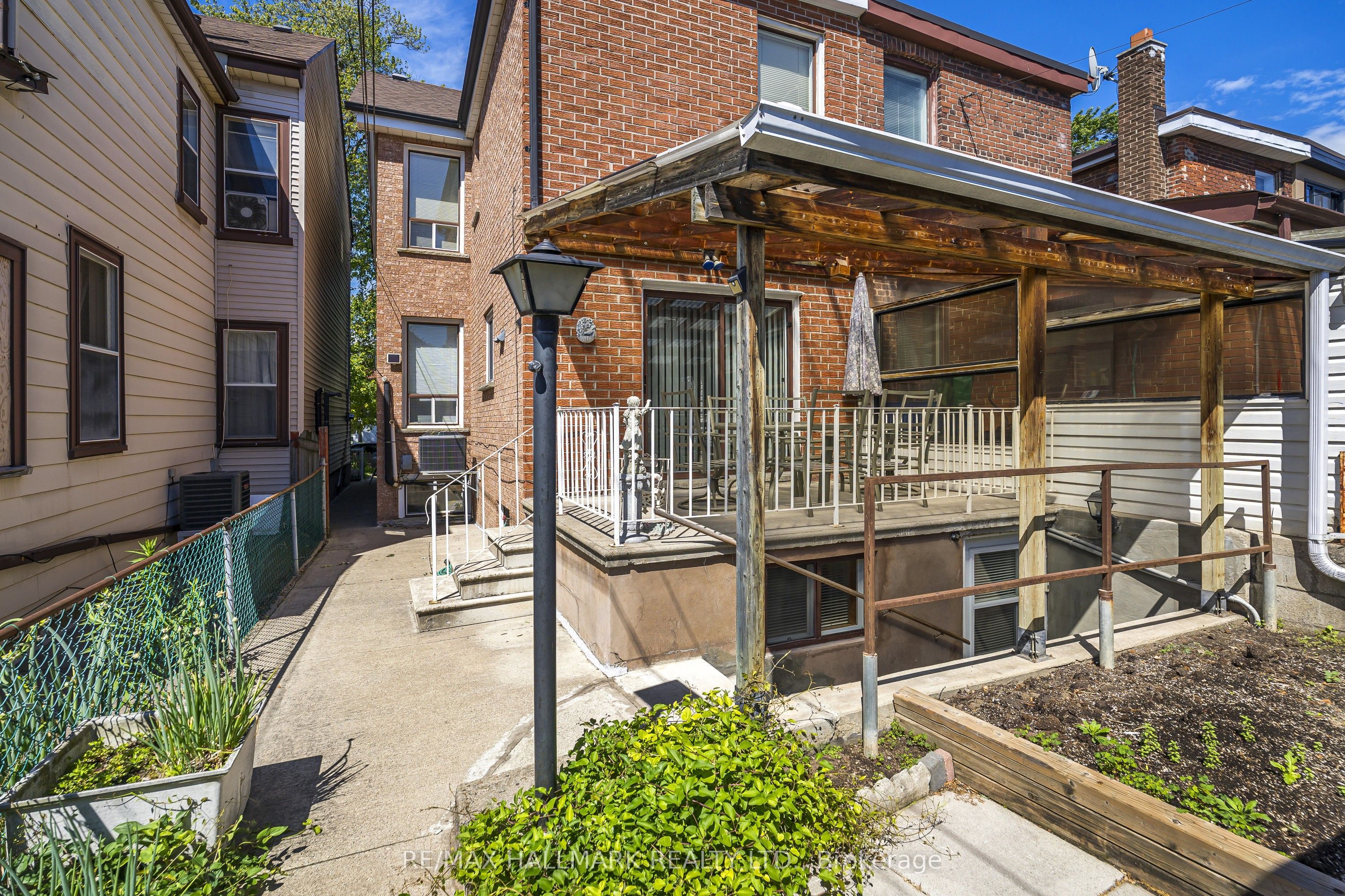 47 Montrose Avenue Property Photo 34