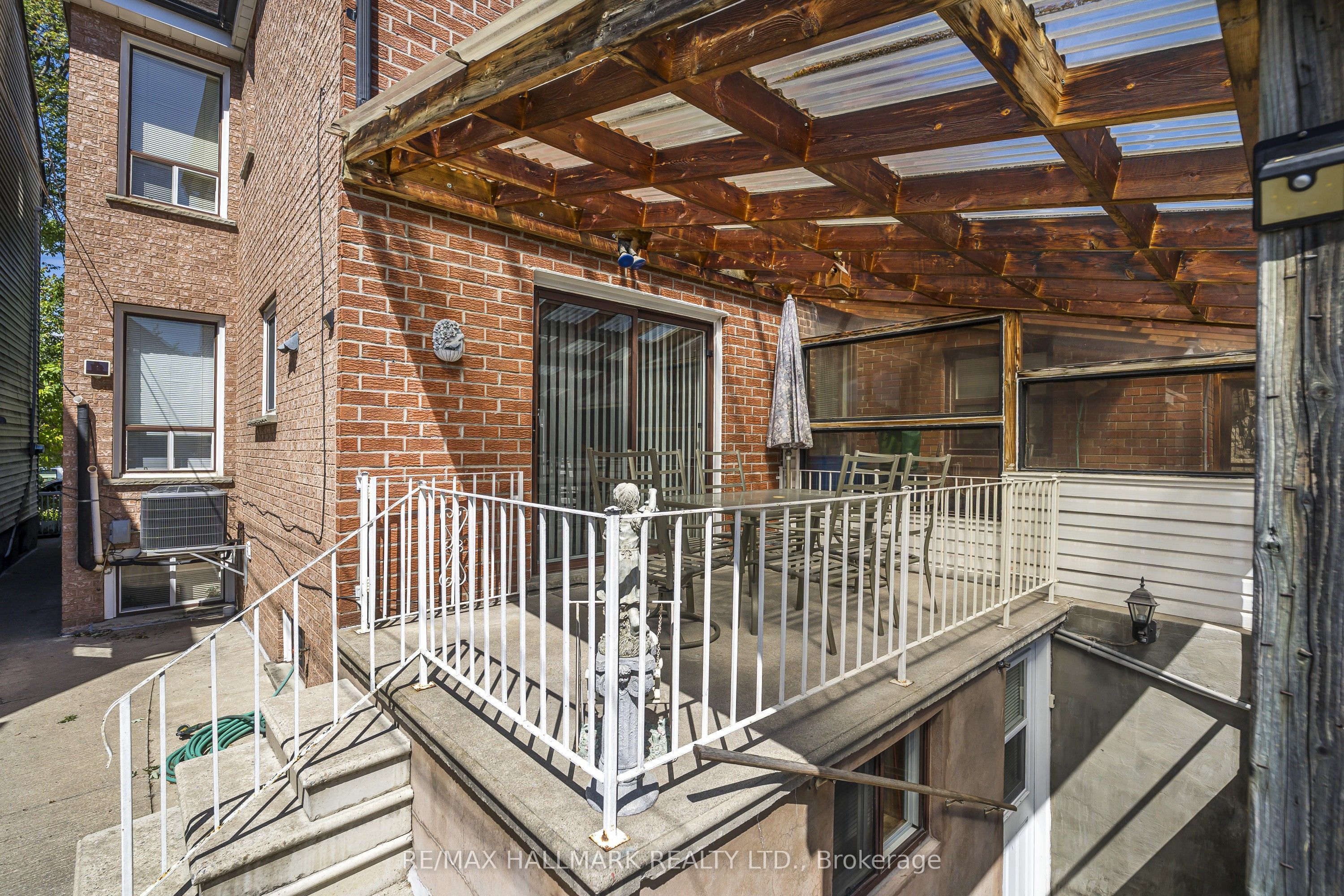 47 Montrose Avenue Property Photo 35