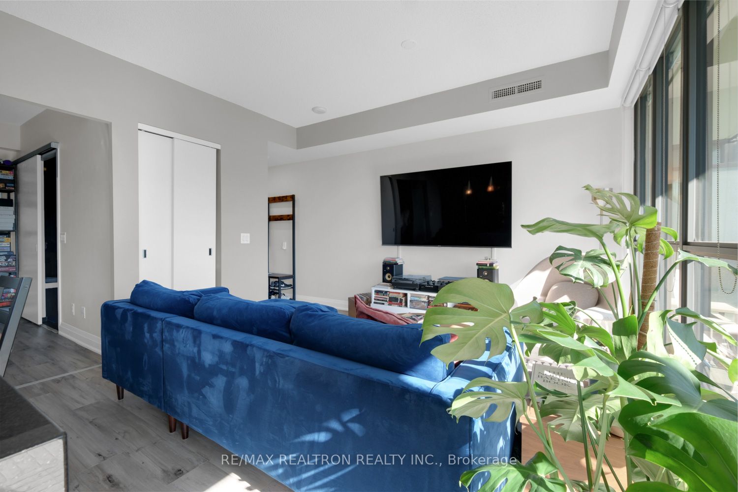 101 Charles Street E 1311 Property Photo 6