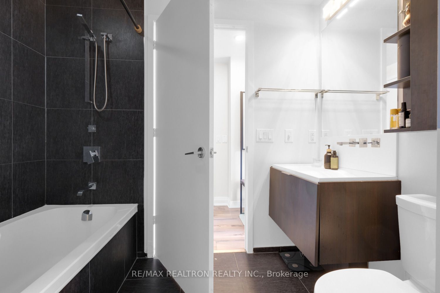 101 Charles Street E 1311 Property Photo 15
