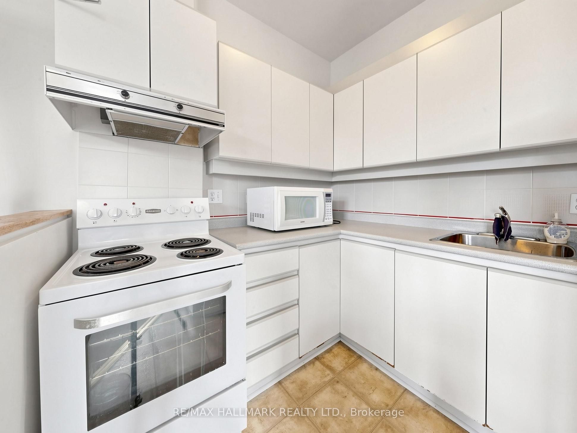 458 Markham Street Property Photo 23