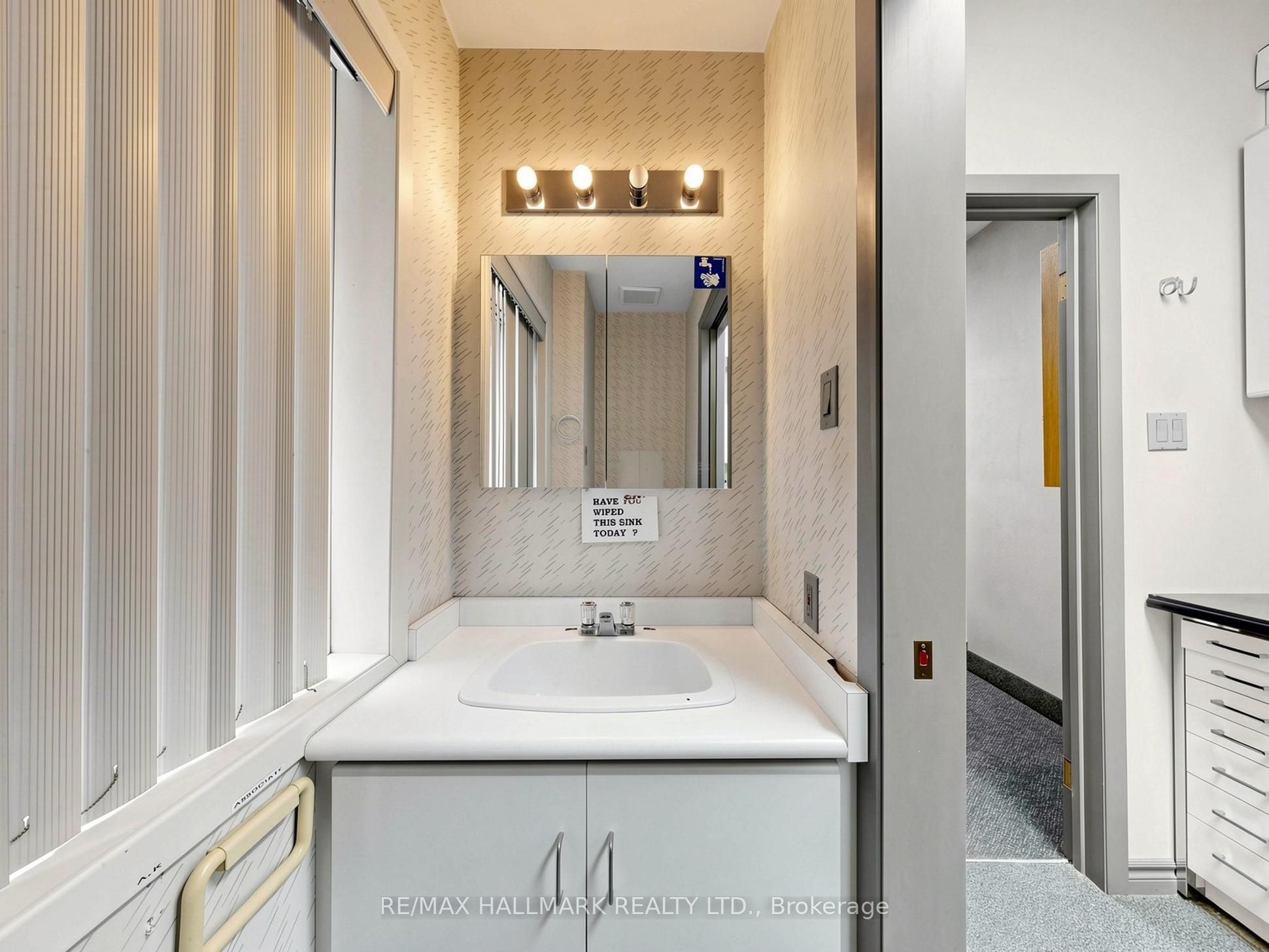 458 Markham Street Property Photo 41