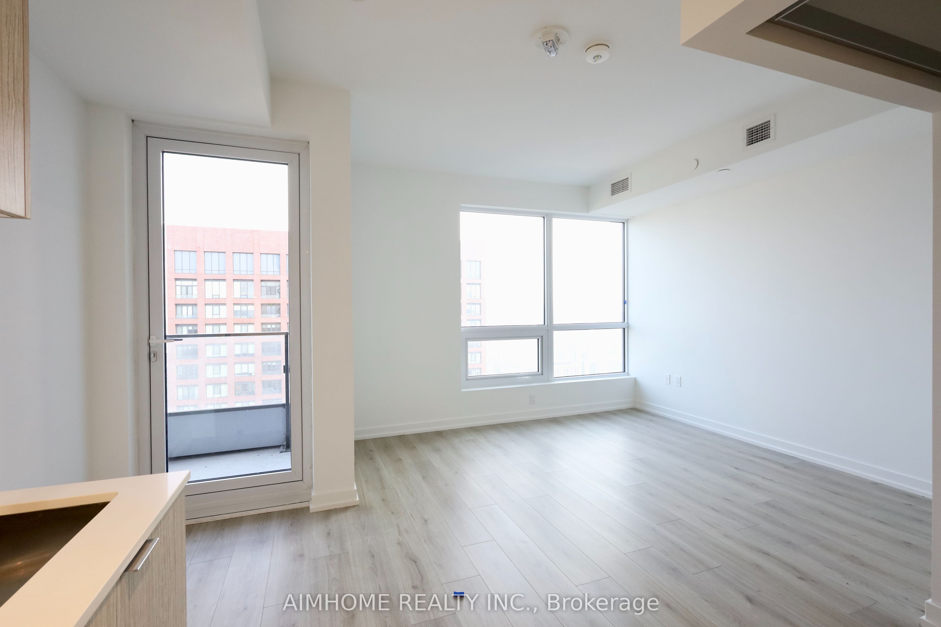 395 Bloor Street E 5011 Property Photo 7