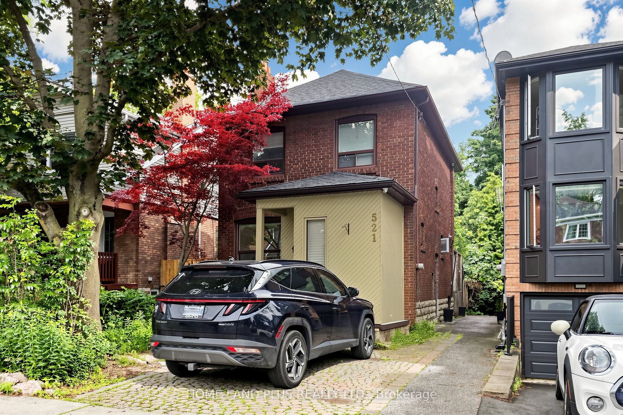 521 Hillsdale Avenue E Property Photo 2