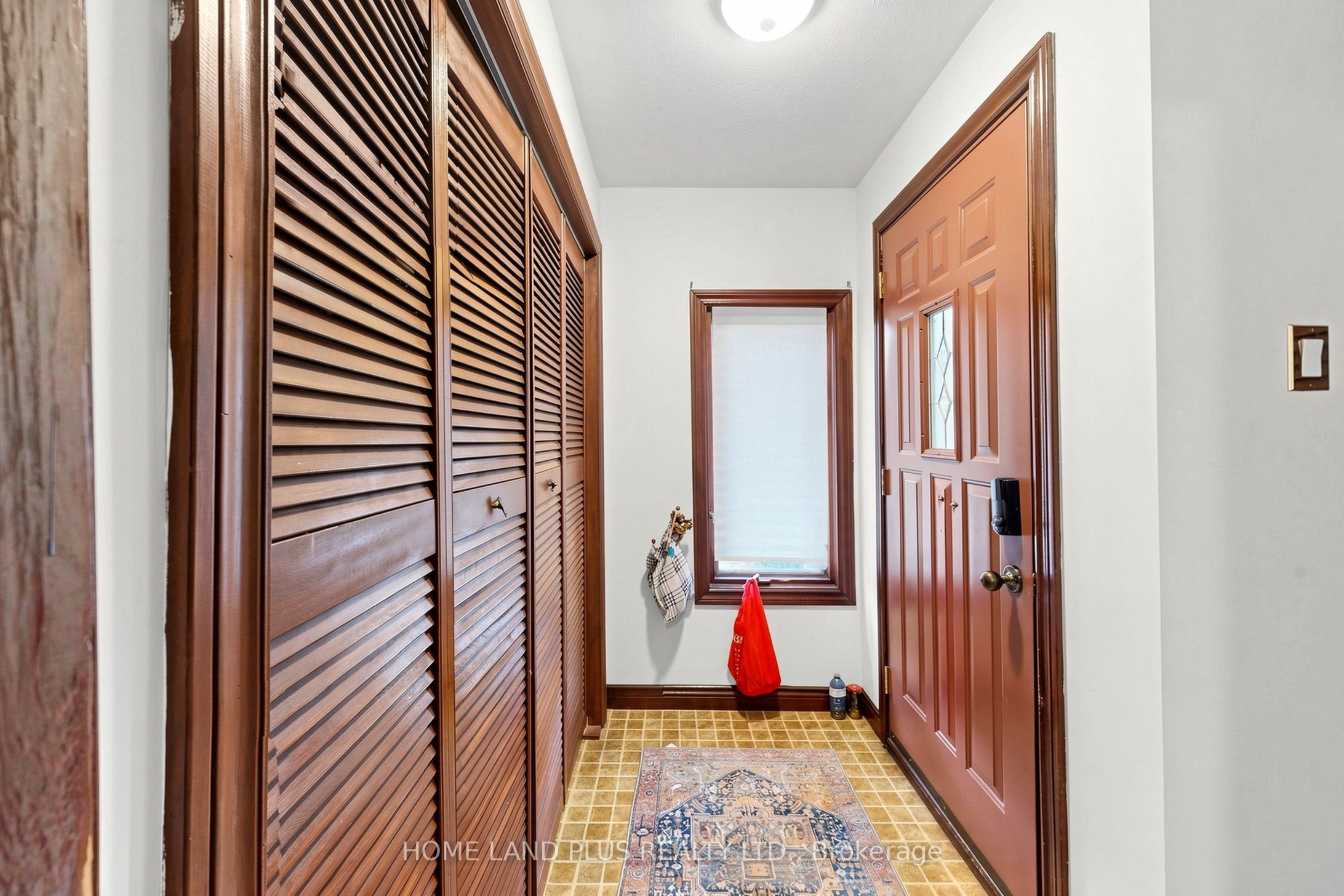 521 Hillsdale Avenue E Property Photo 4